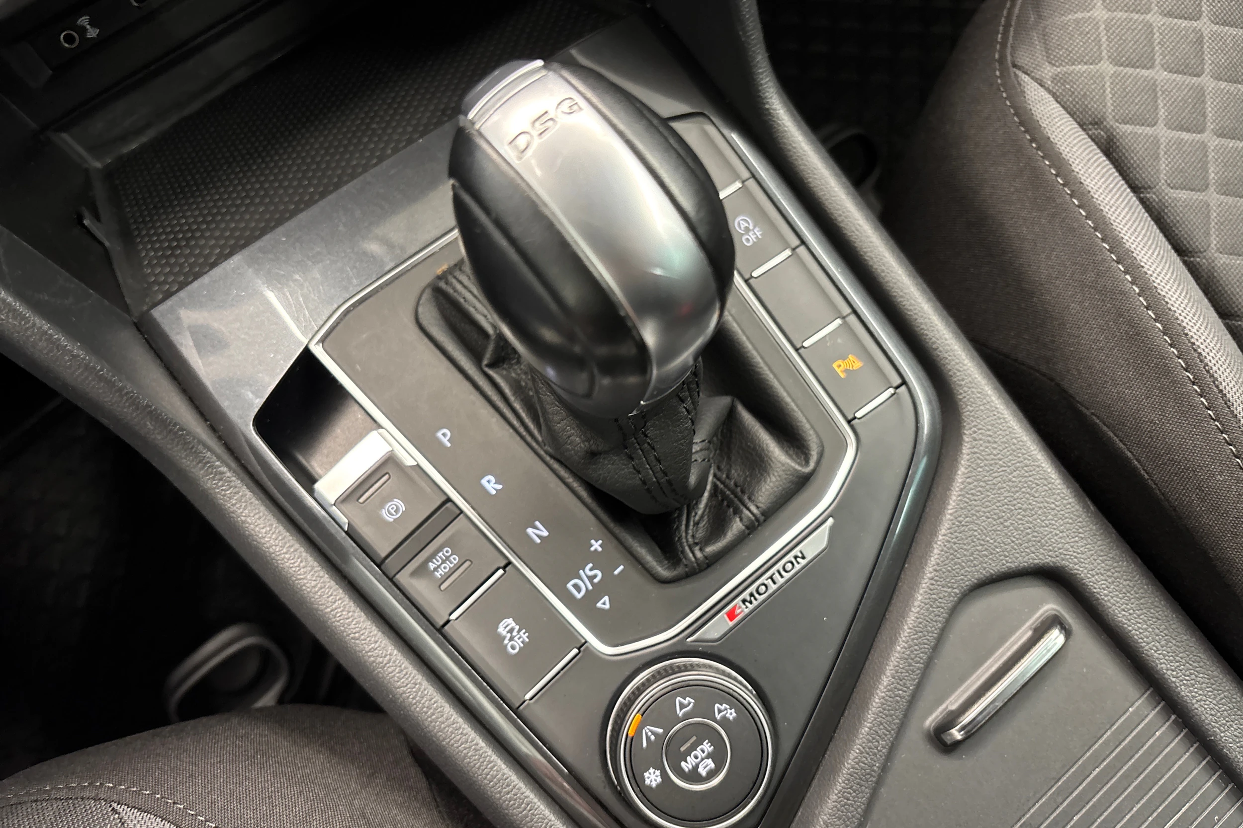 harmaa Volkswagen Tiguan 2017 kuva 21.