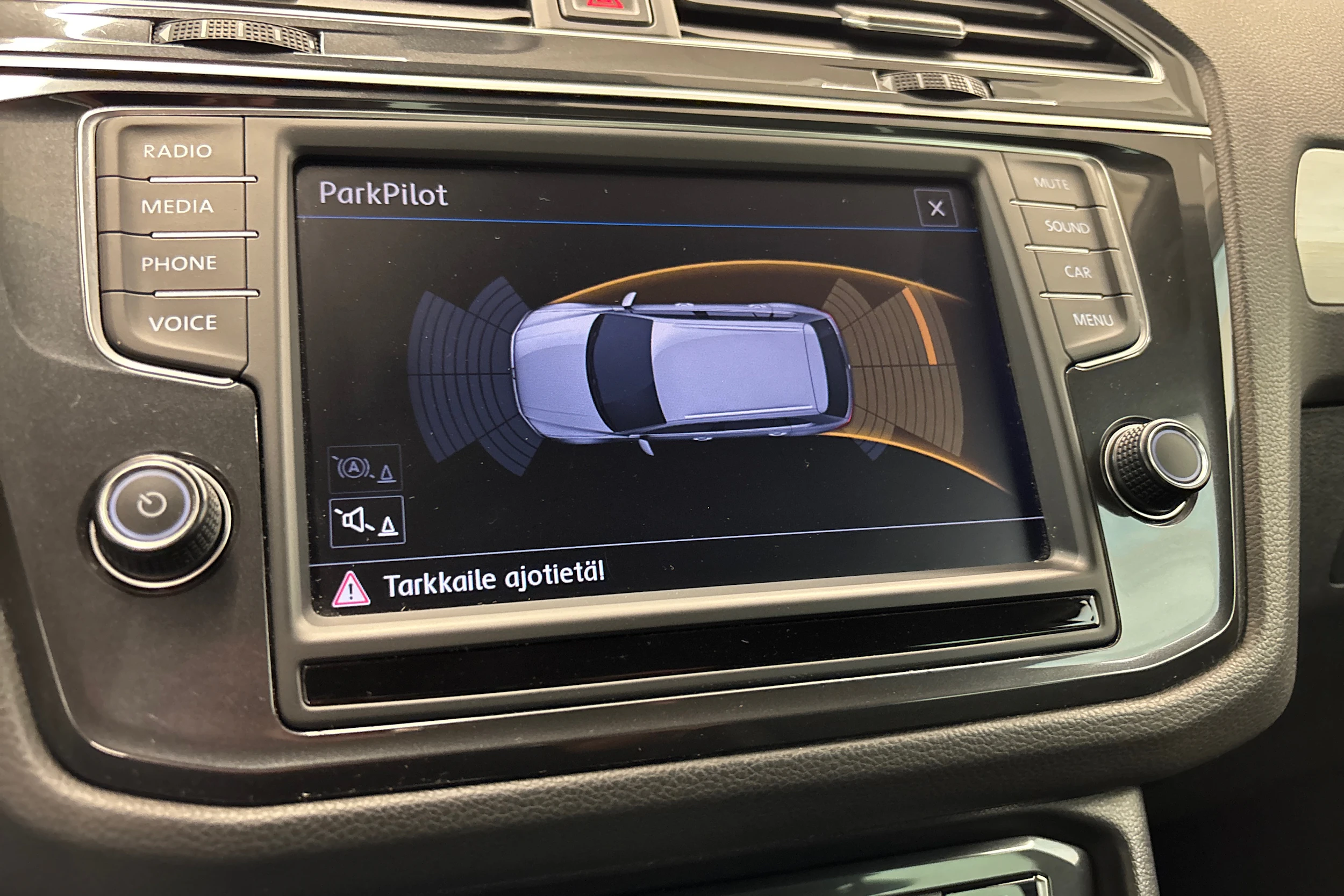 harmaa Volkswagen Tiguan 2017 kuva 22.