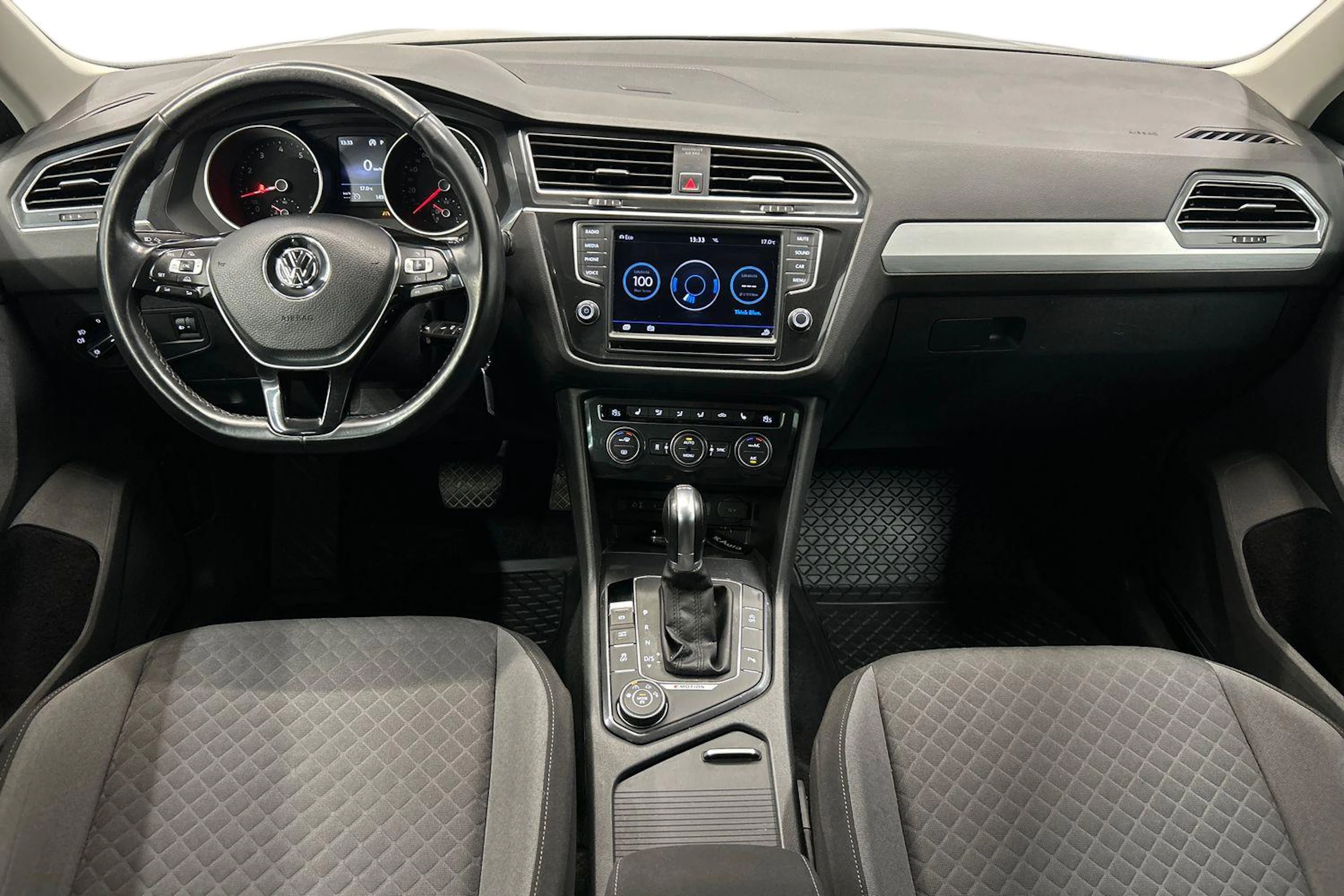 harmaa Volkswagen Tiguan 2017 kuva 7.