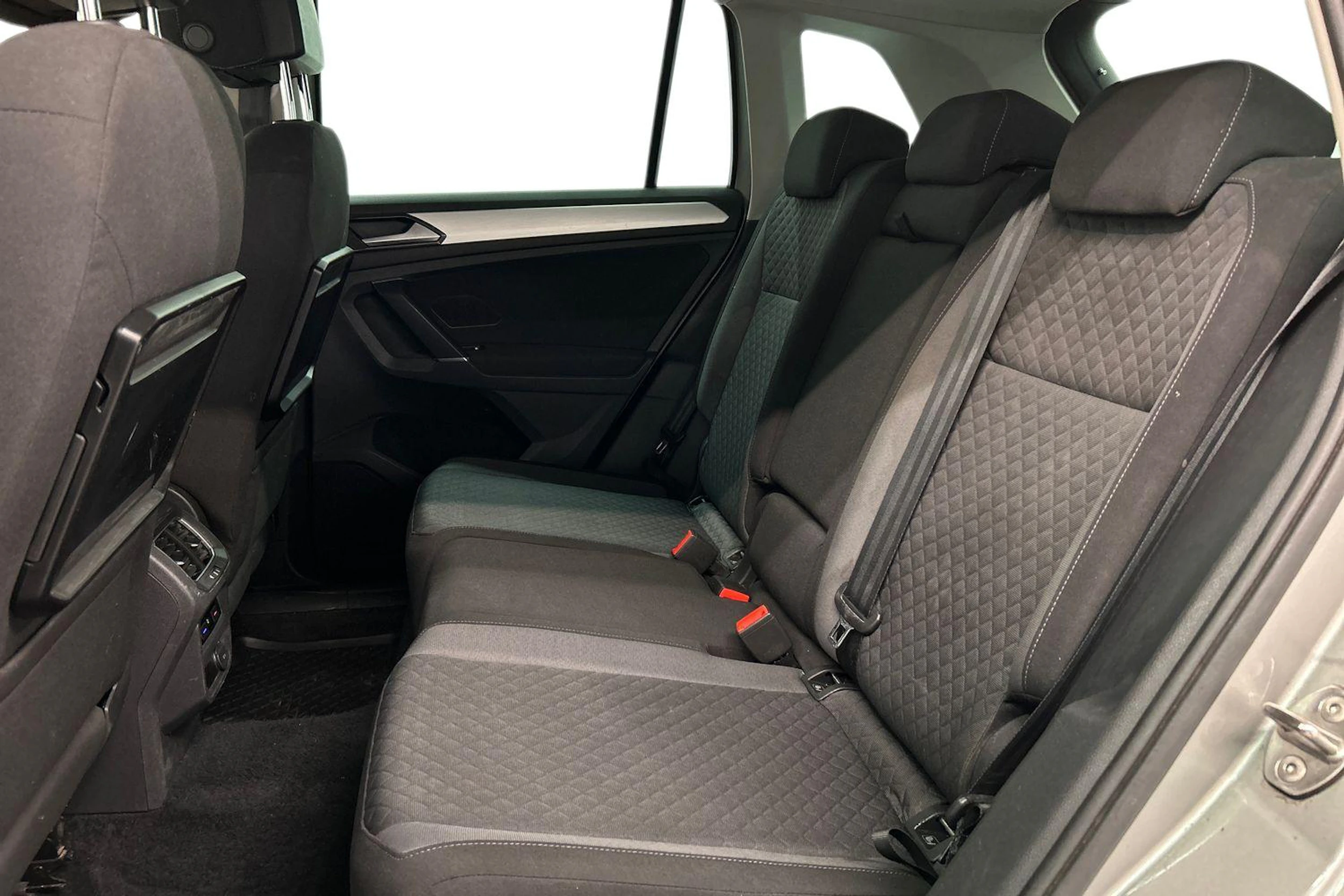 harmaa Volkswagen Tiguan 2017 kuva 8.