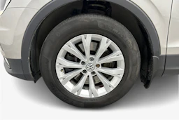 harmaa Volkswagen Tiguan 2017 kuva 9.
