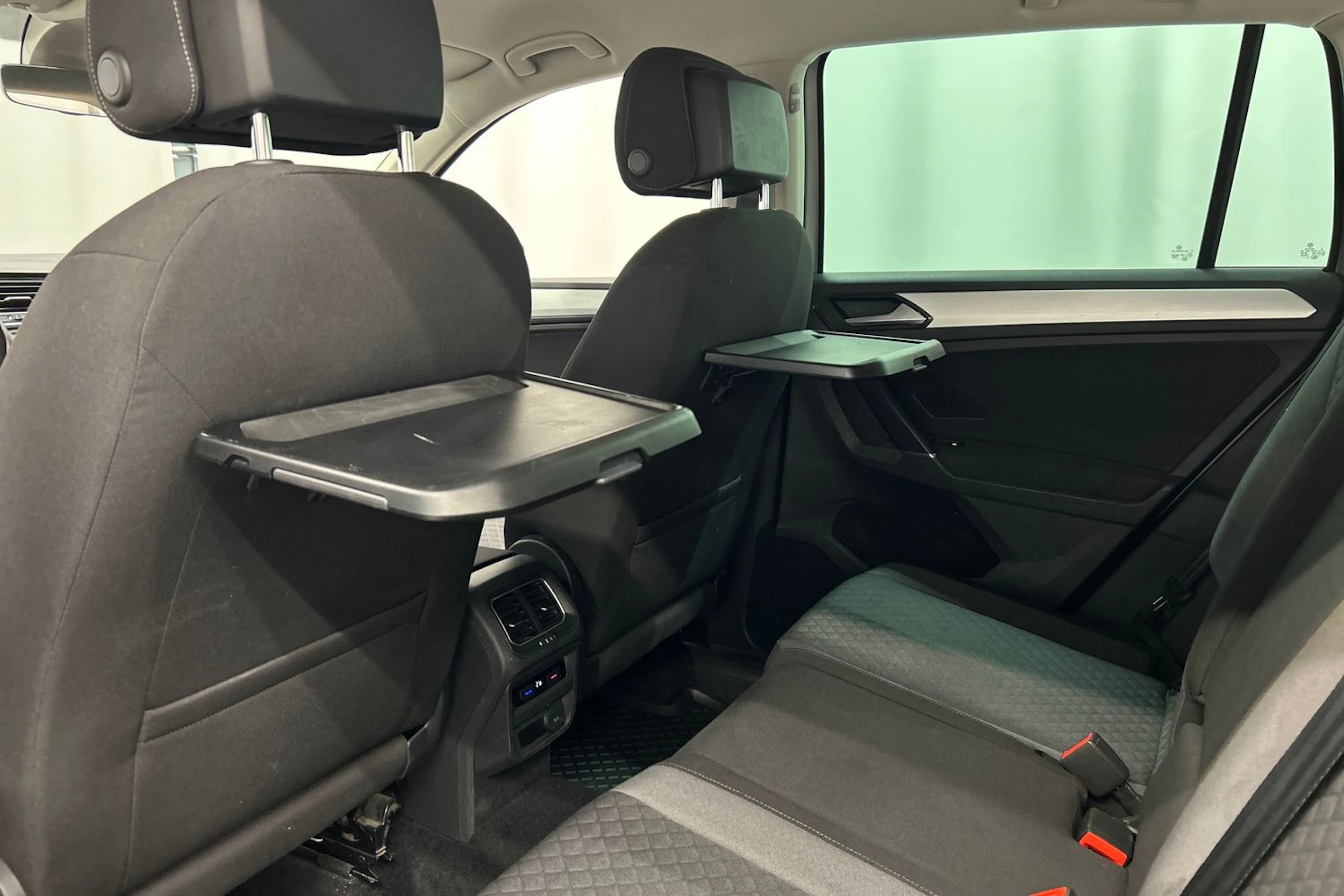 harmaa Volkswagen Tiguan 2017 kuva 15.