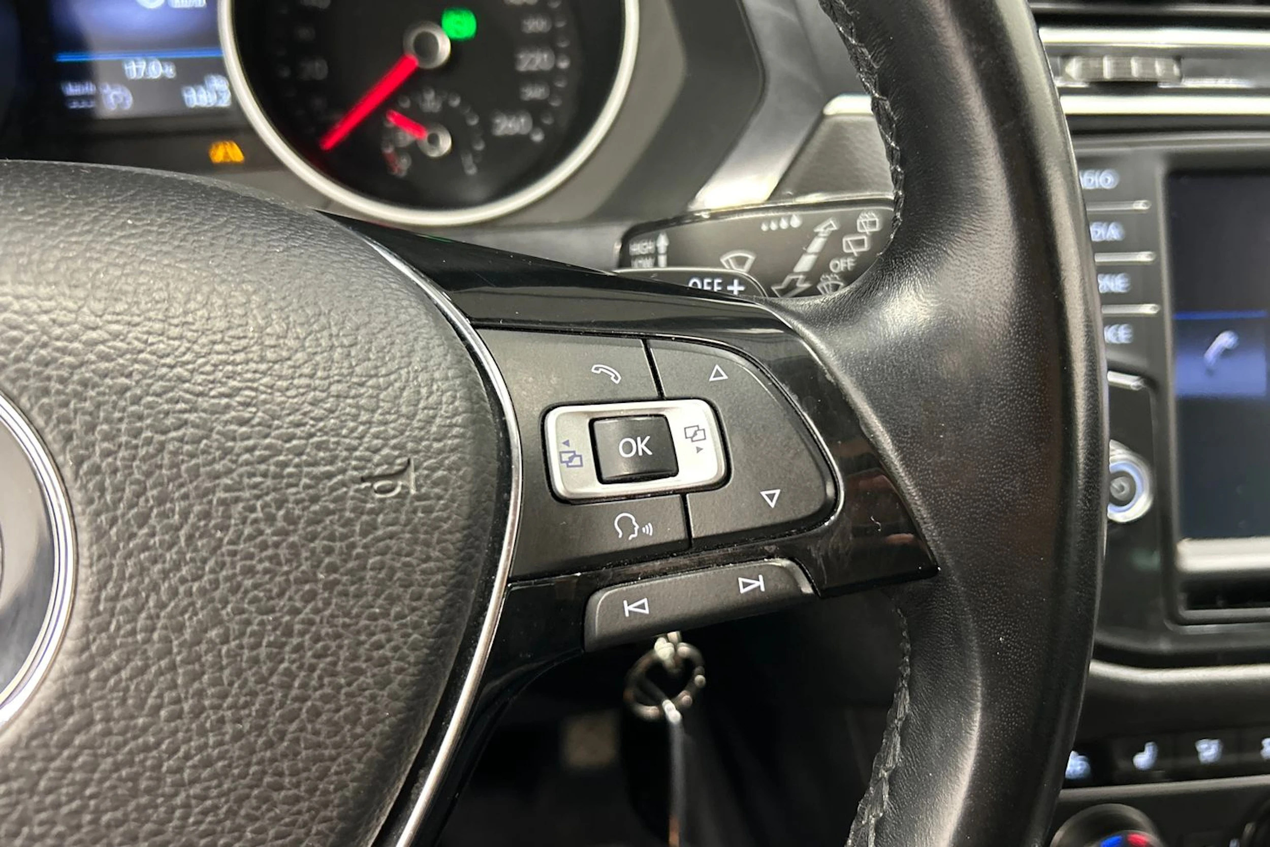 harmaa Volkswagen Tiguan 2017 kuva 18.
