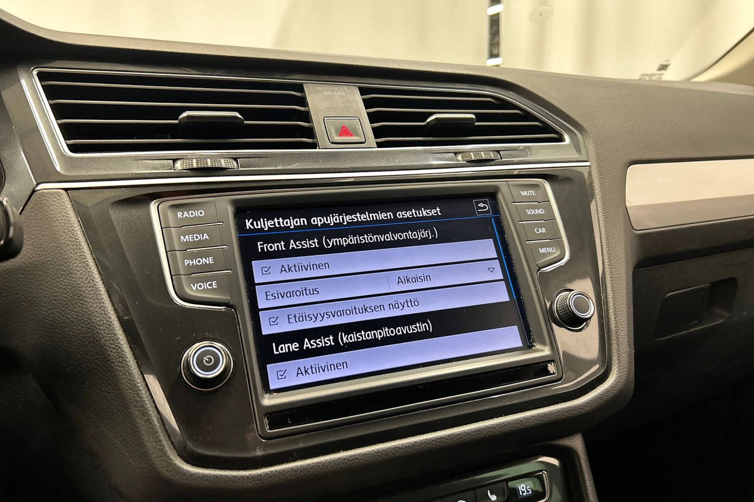 harmaa Volkswagen Tiguan 2017 kuva 19.