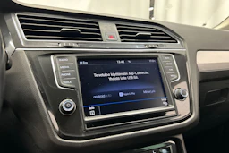 harmaa Volkswagen Tiguan 2017 kuva 21.