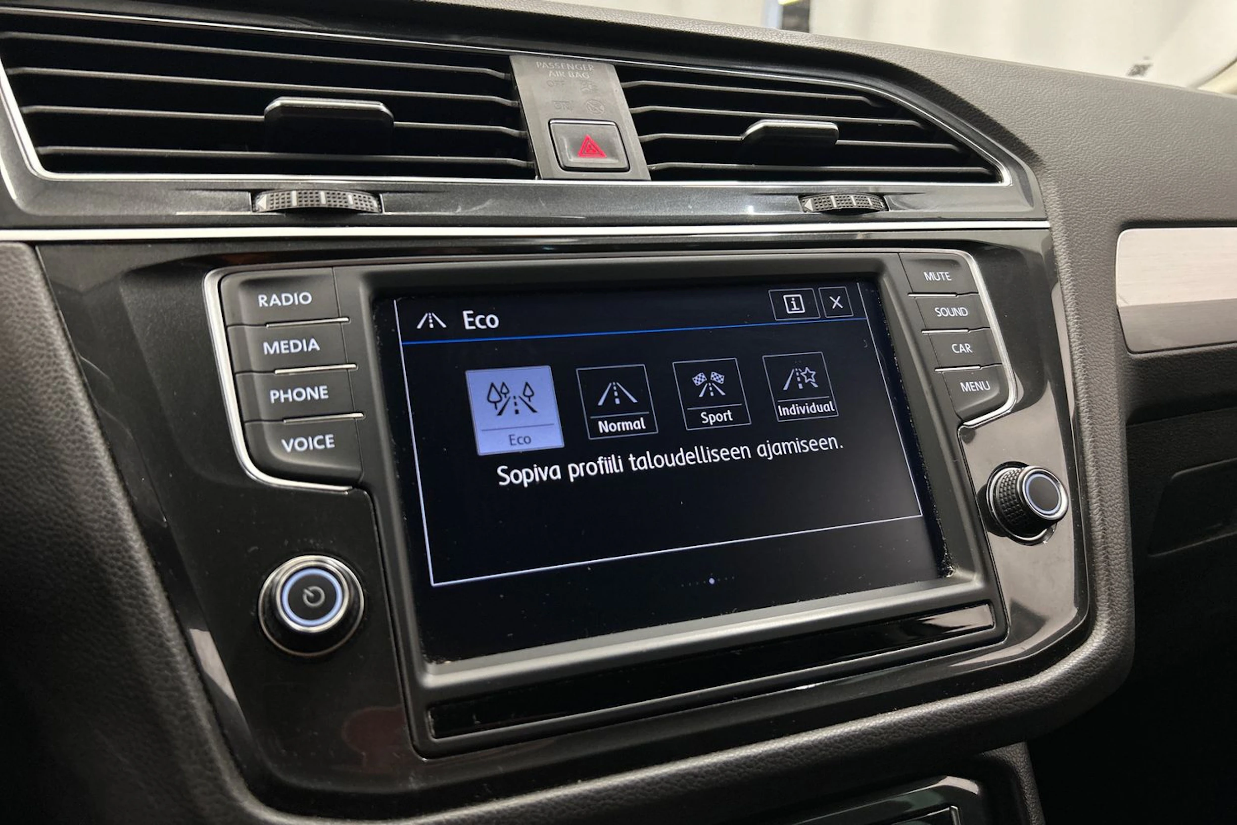 harmaa Volkswagen Tiguan 2017 kuva 23.
