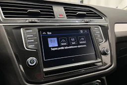 harmaa Volkswagen Tiguan 2017 kuva 23.
