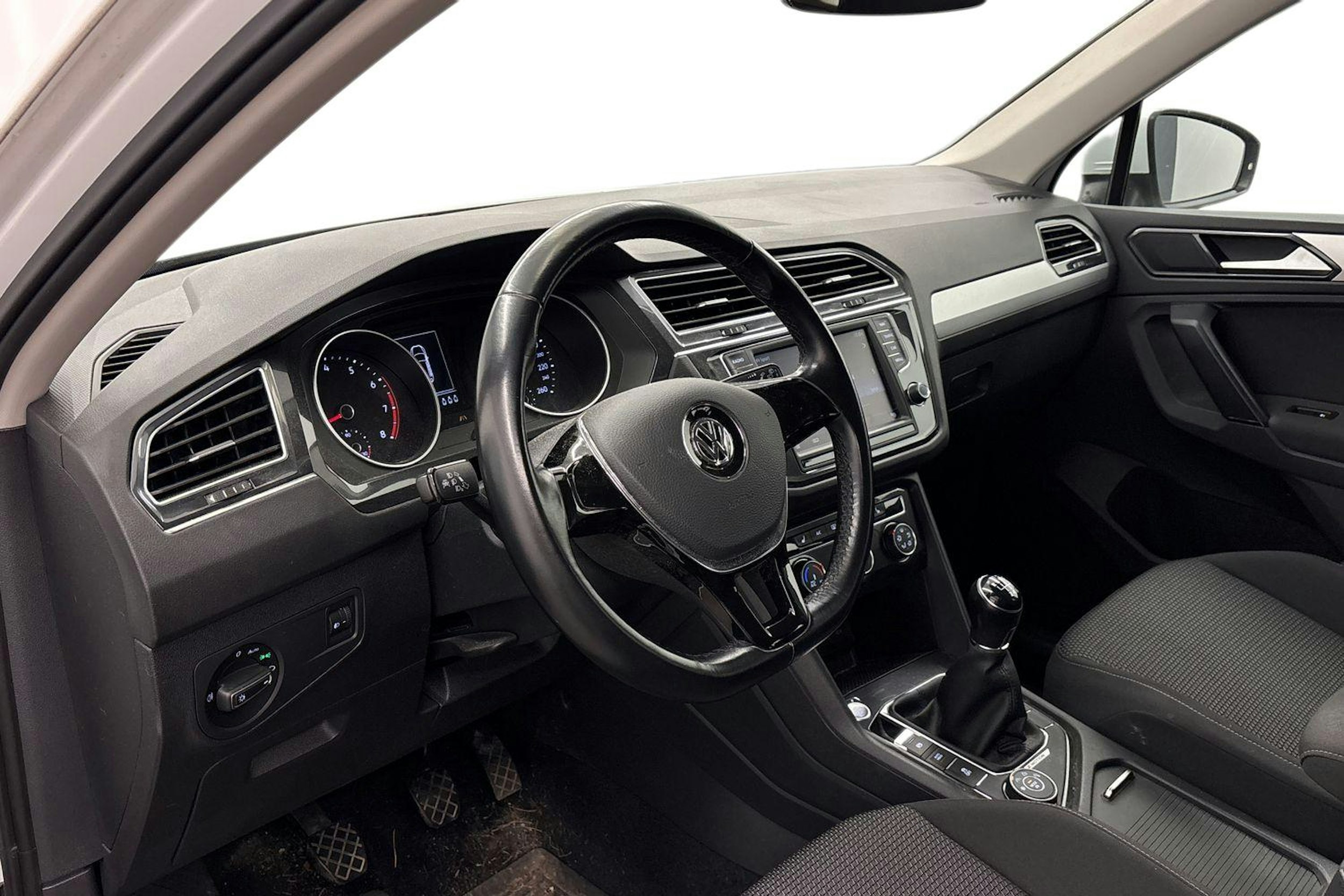 valkoinen Volkswagen Tiguan 2017 kuva 3.