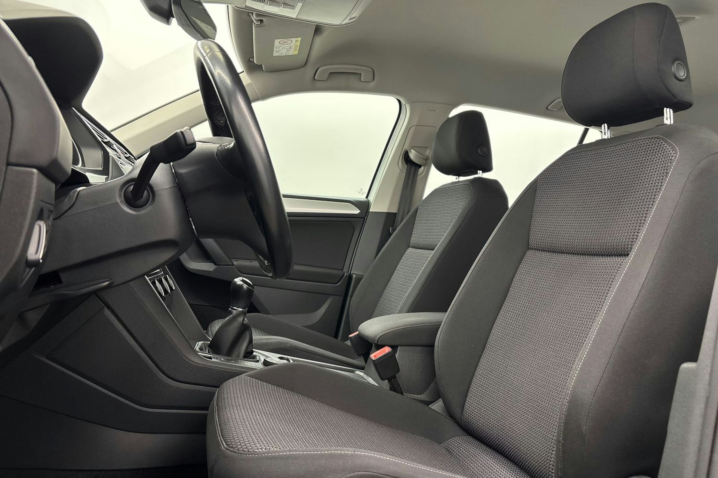 Valkoinen Volkswagen Tiguan 2017 kuva 11.
