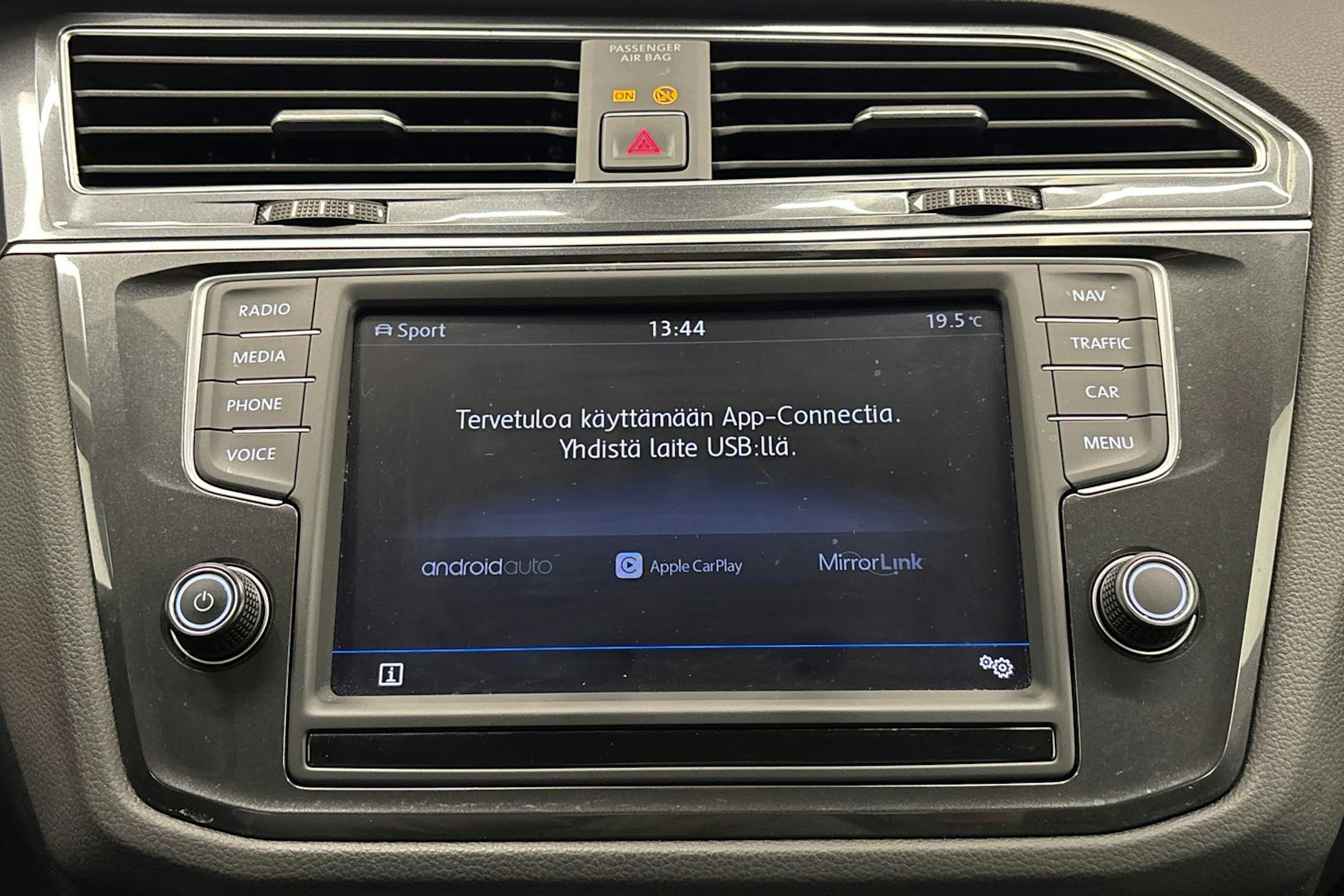 Valkoinen Volkswagen Tiguan 2017 kuva 14.