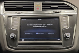 Valkoinen Volkswagen Tiguan 2017 kuva 14.