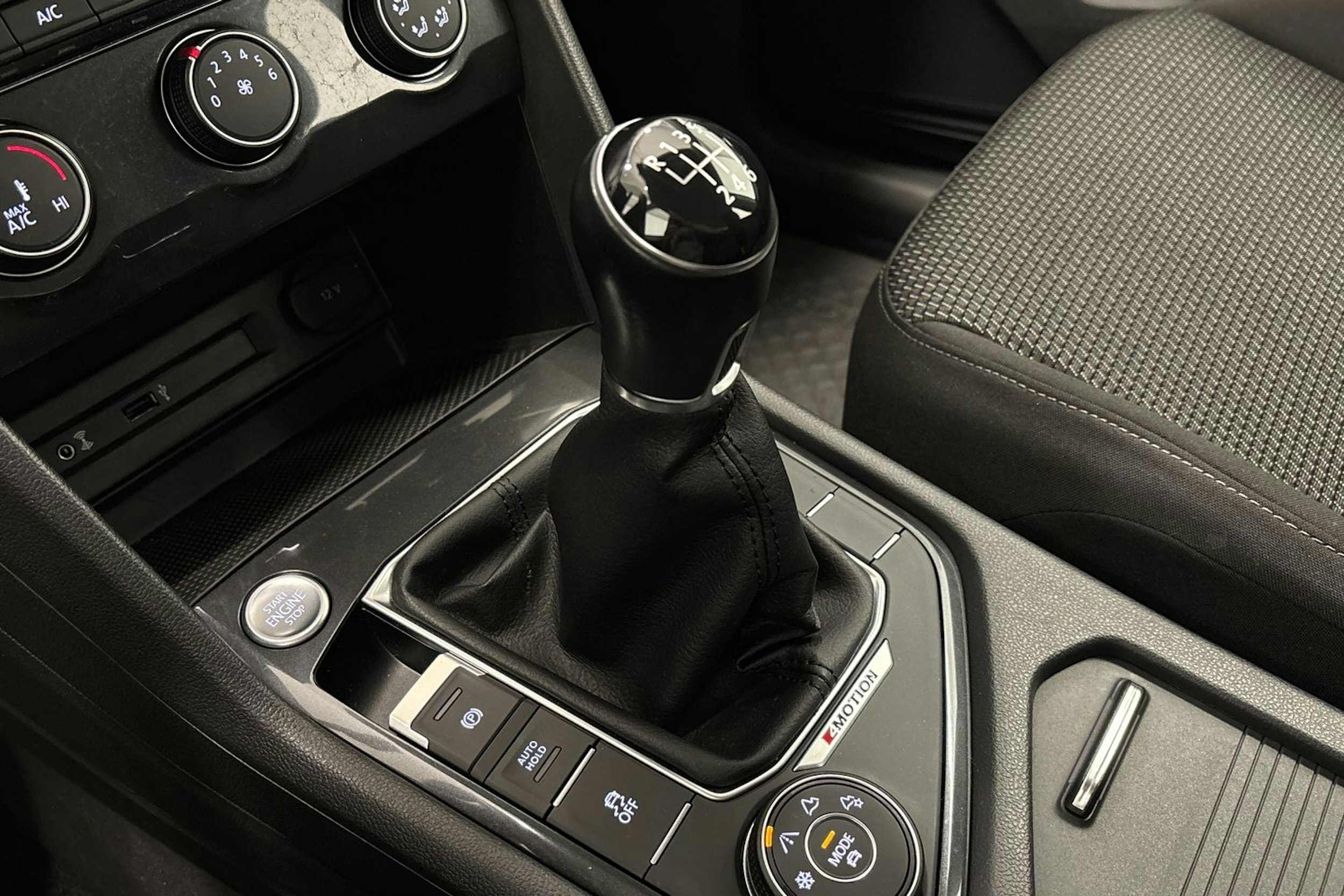 Valkoinen Volkswagen Tiguan 2017 kuva 17.