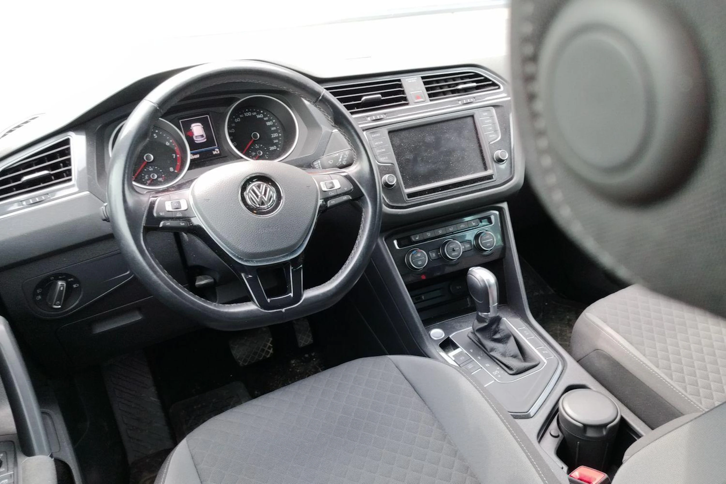 valkoinen Volkswagen Tiguan 2017 kuva 3.