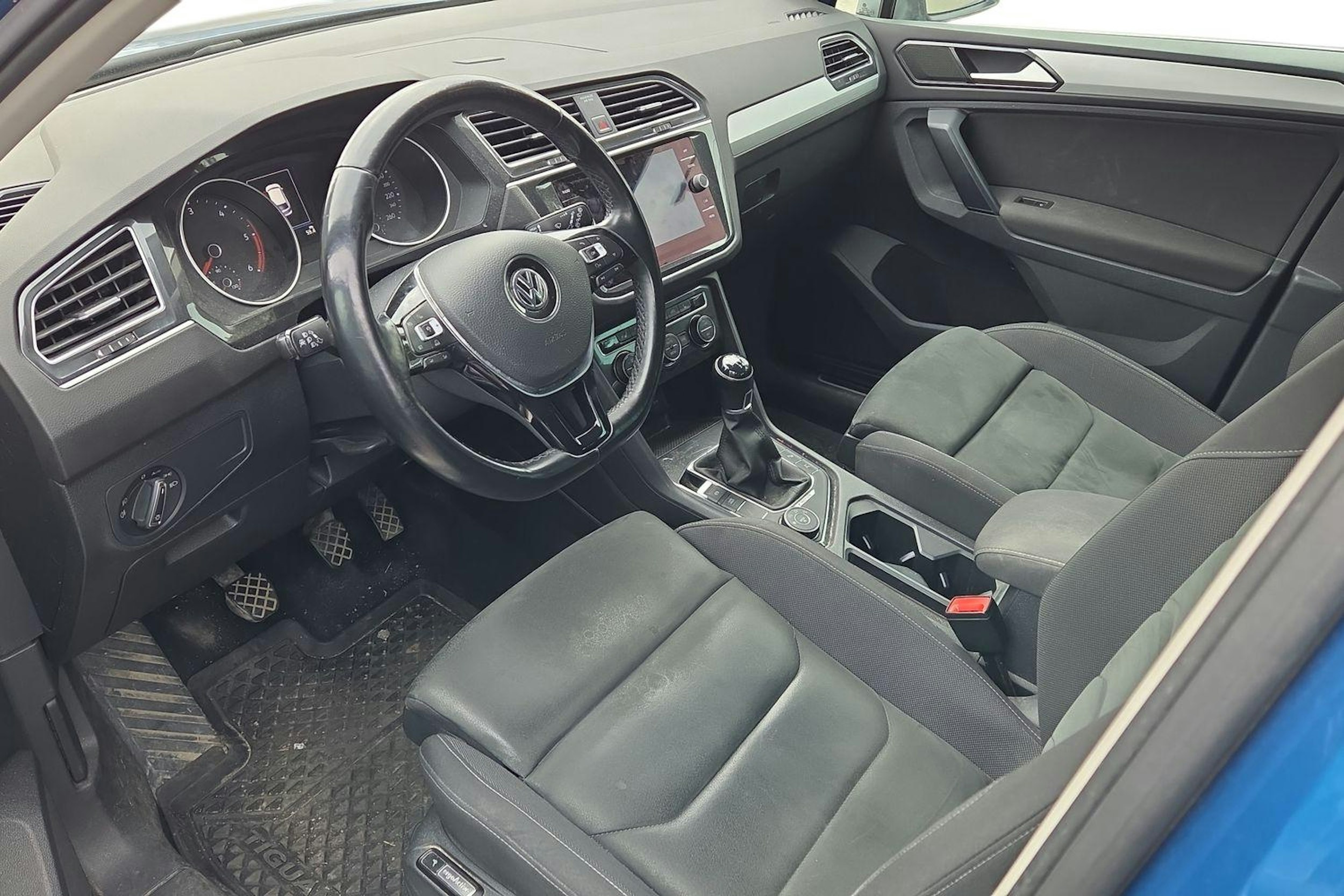 met. sininen Volkswagen Tiguan 2018 kuva 3.