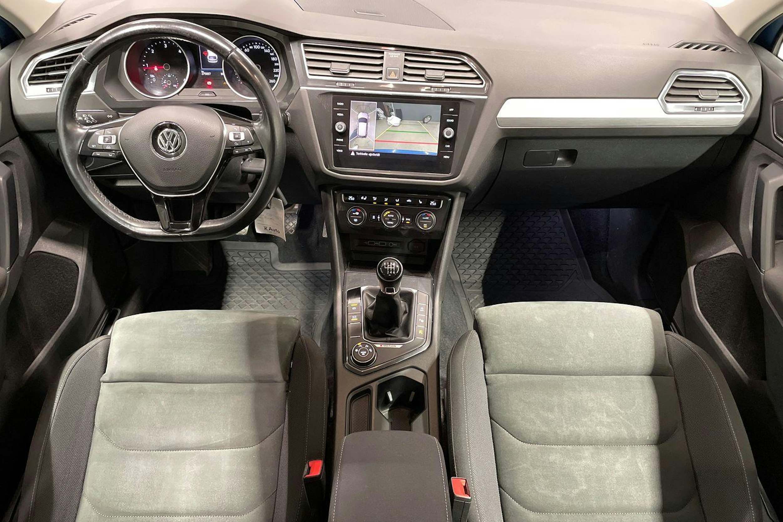 met. sininen Volkswagen Tiguan 2018 kuva 7.