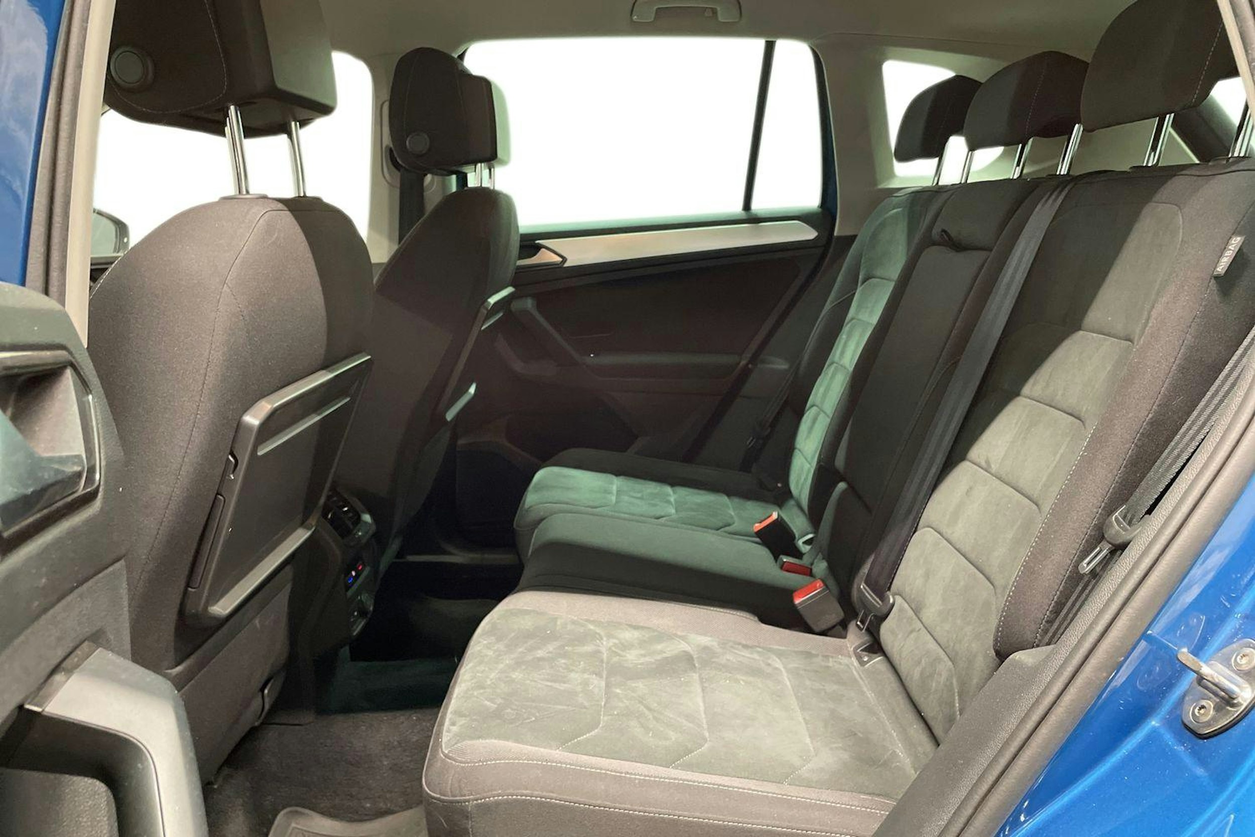 met. sininen Volkswagen Tiguan 2018 kuva 8.