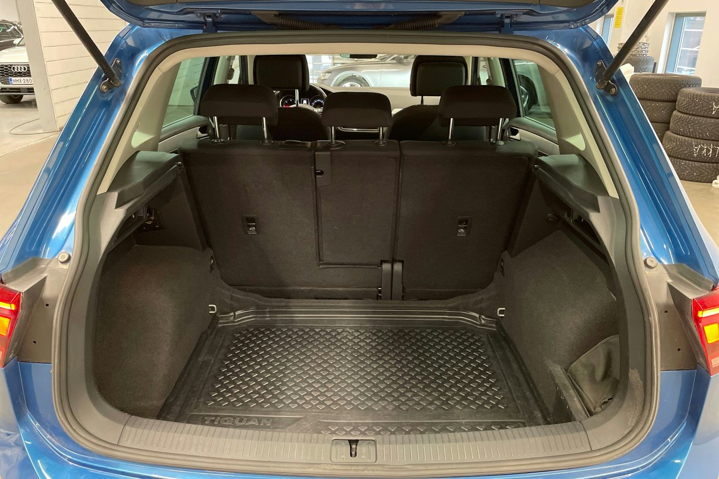 met. sininen Volkswagen Tiguan 2018 kuva 12.