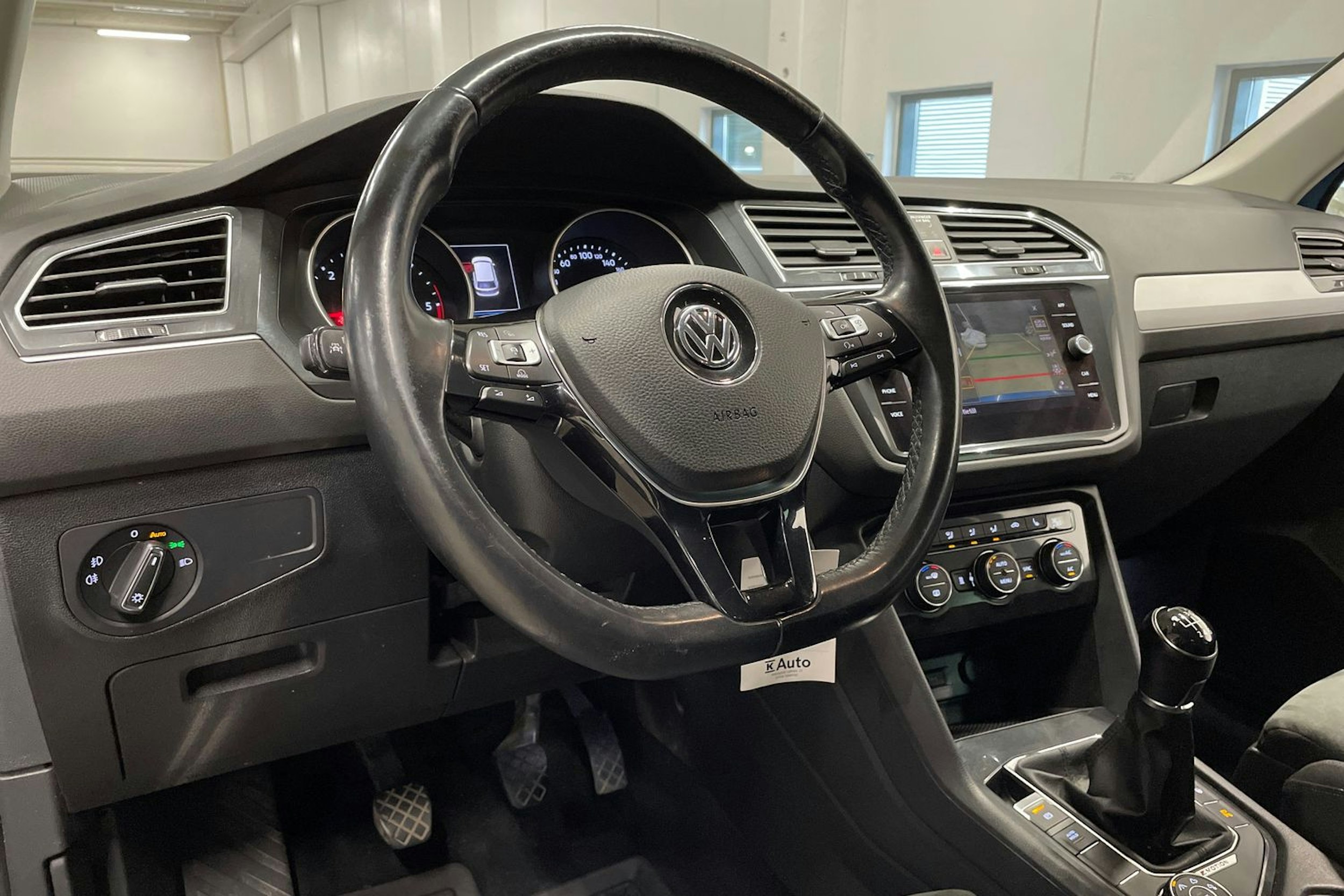met. sininen Volkswagen Tiguan 2018 kuva 21.