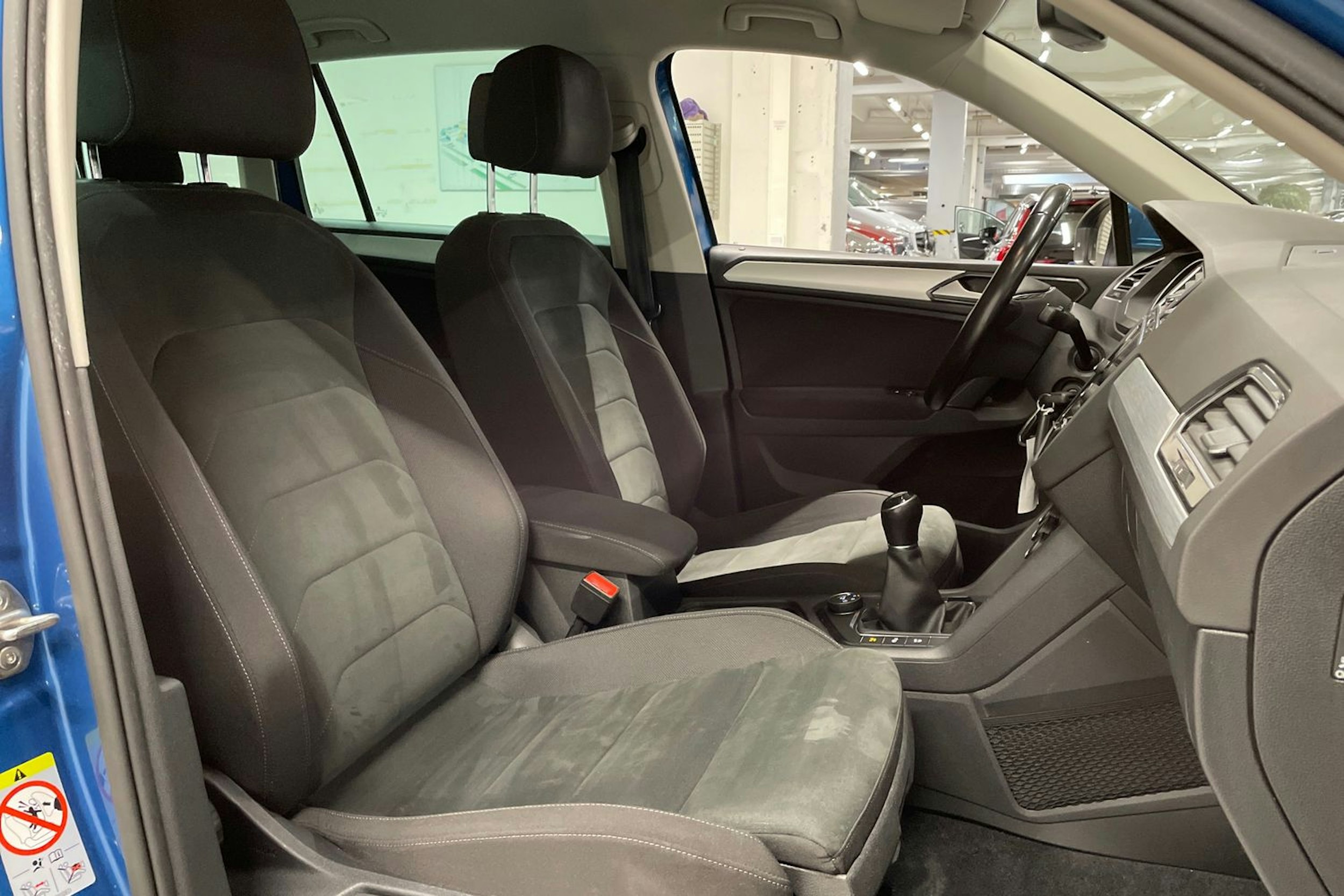 met. sininen Volkswagen Tiguan 2018 kuva 22.