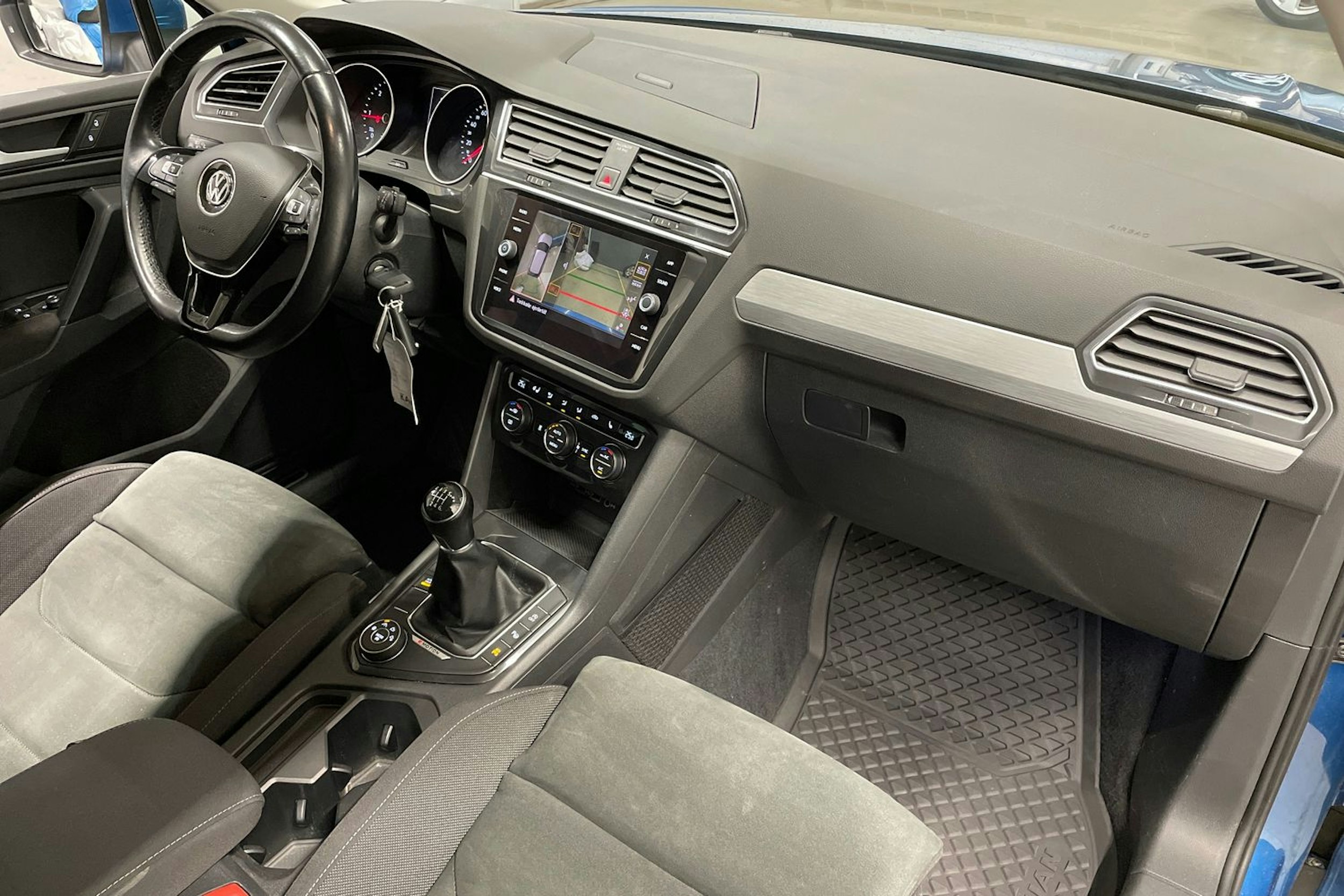 met. sininen Volkswagen Tiguan 2018 kuva 23.
