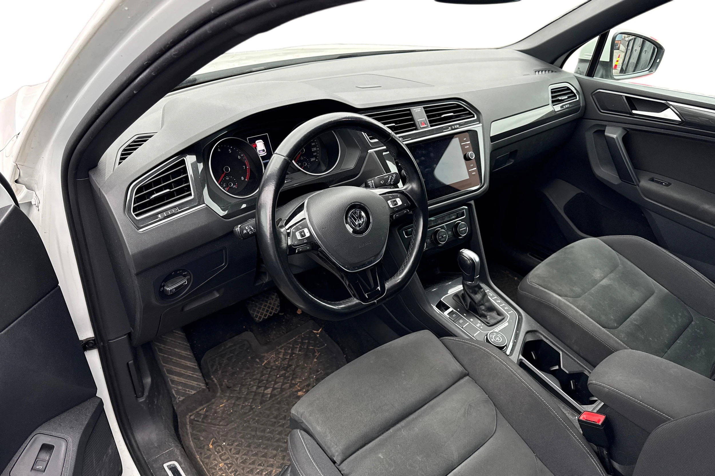 valkoinen Volkswagen Tiguan 2018 kuva 3.