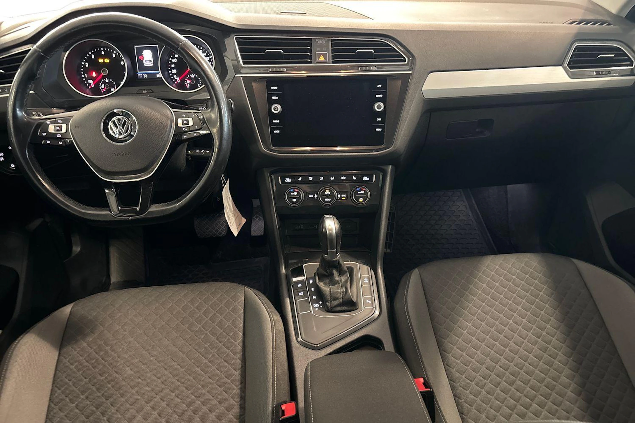 sininen Volkswagen Tiguan 2018 kuva 7.