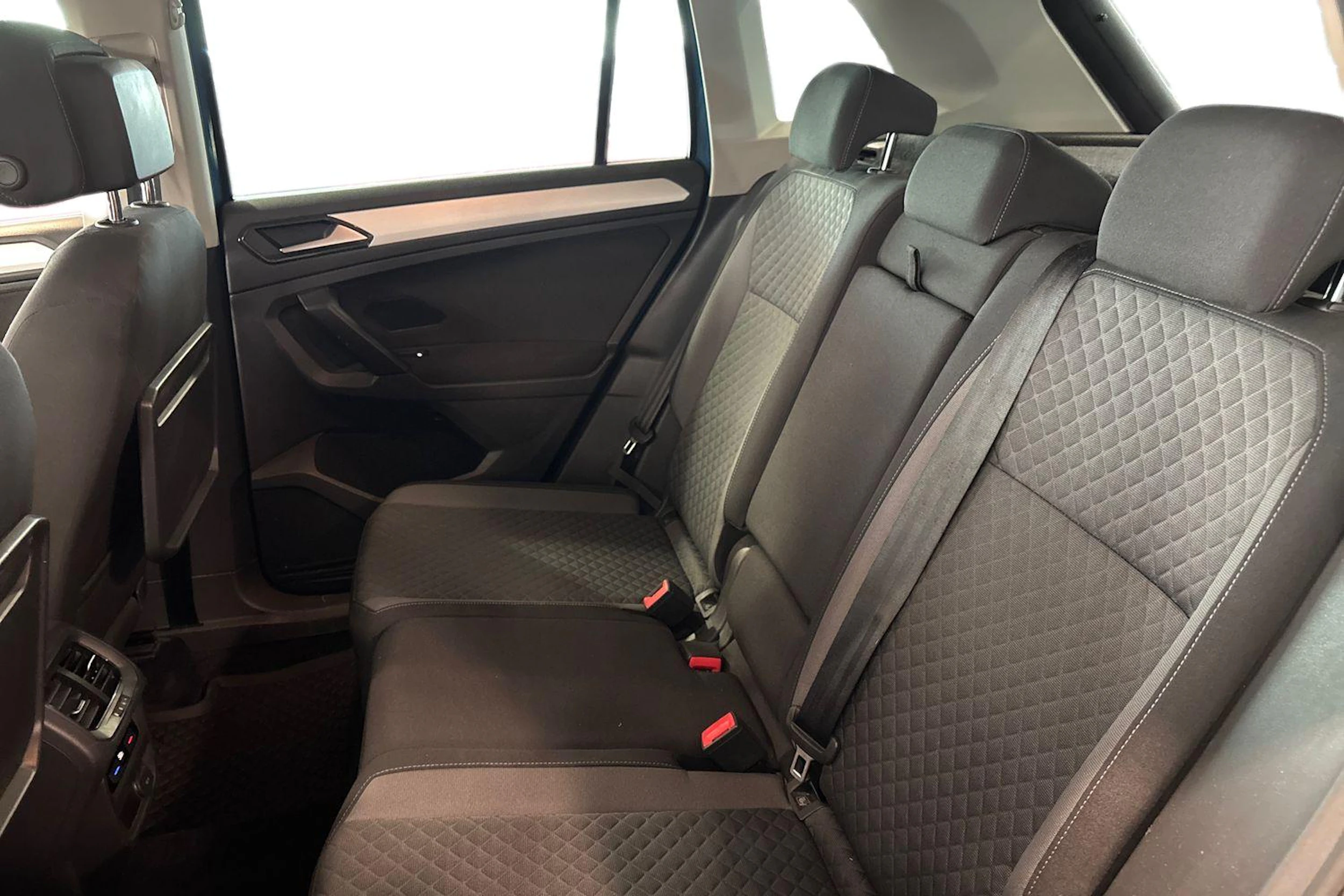 sininen Volkswagen Tiguan 2018 kuva 8.
