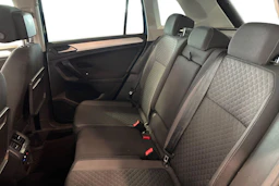 sininen Volkswagen Tiguan 2018 kuva 8.