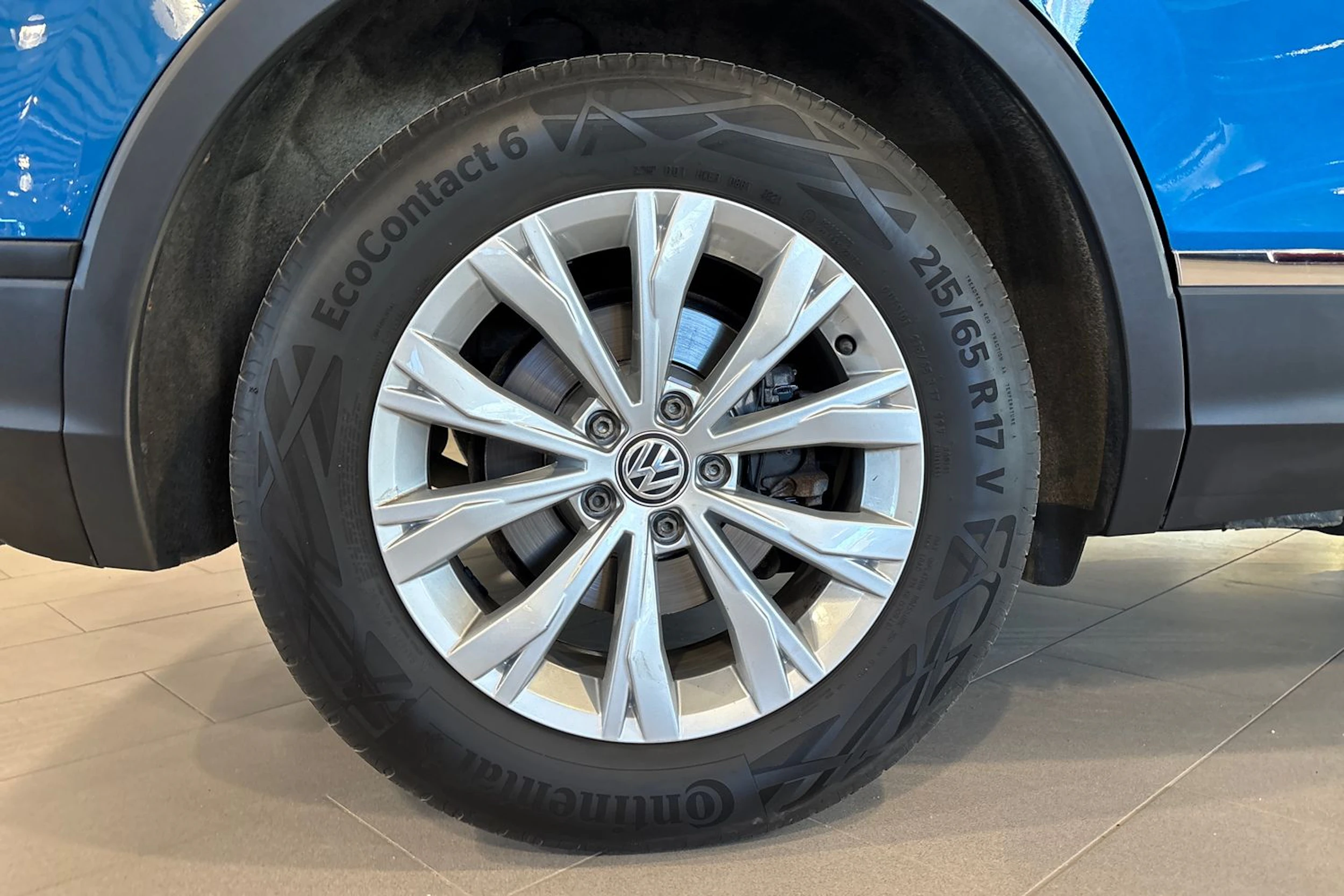 sininen Volkswagen Tiguan 2018 kuva 10.