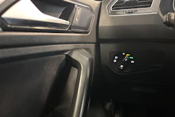 sininen Volkswagen Tiguan 2018 kuva 12.