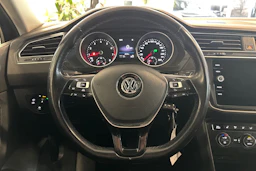 sininen Volkswagen Tiguan 2018 kuva 13.