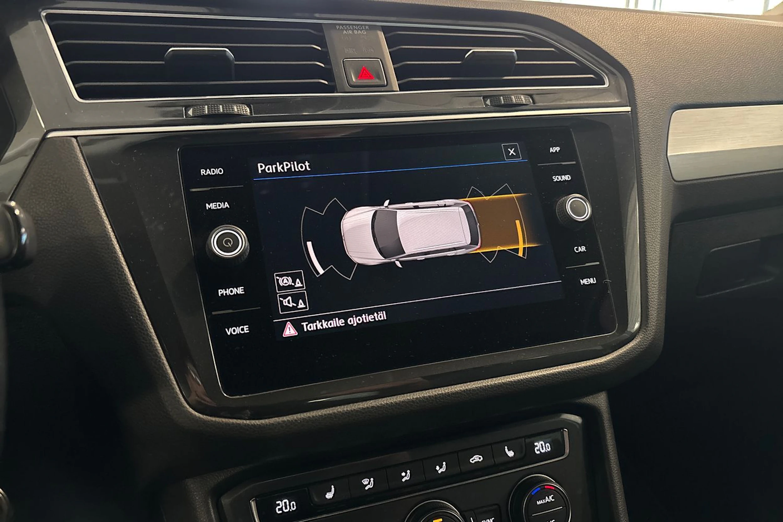 sininen Volkswagen Tiguan 2018 kuva 15.