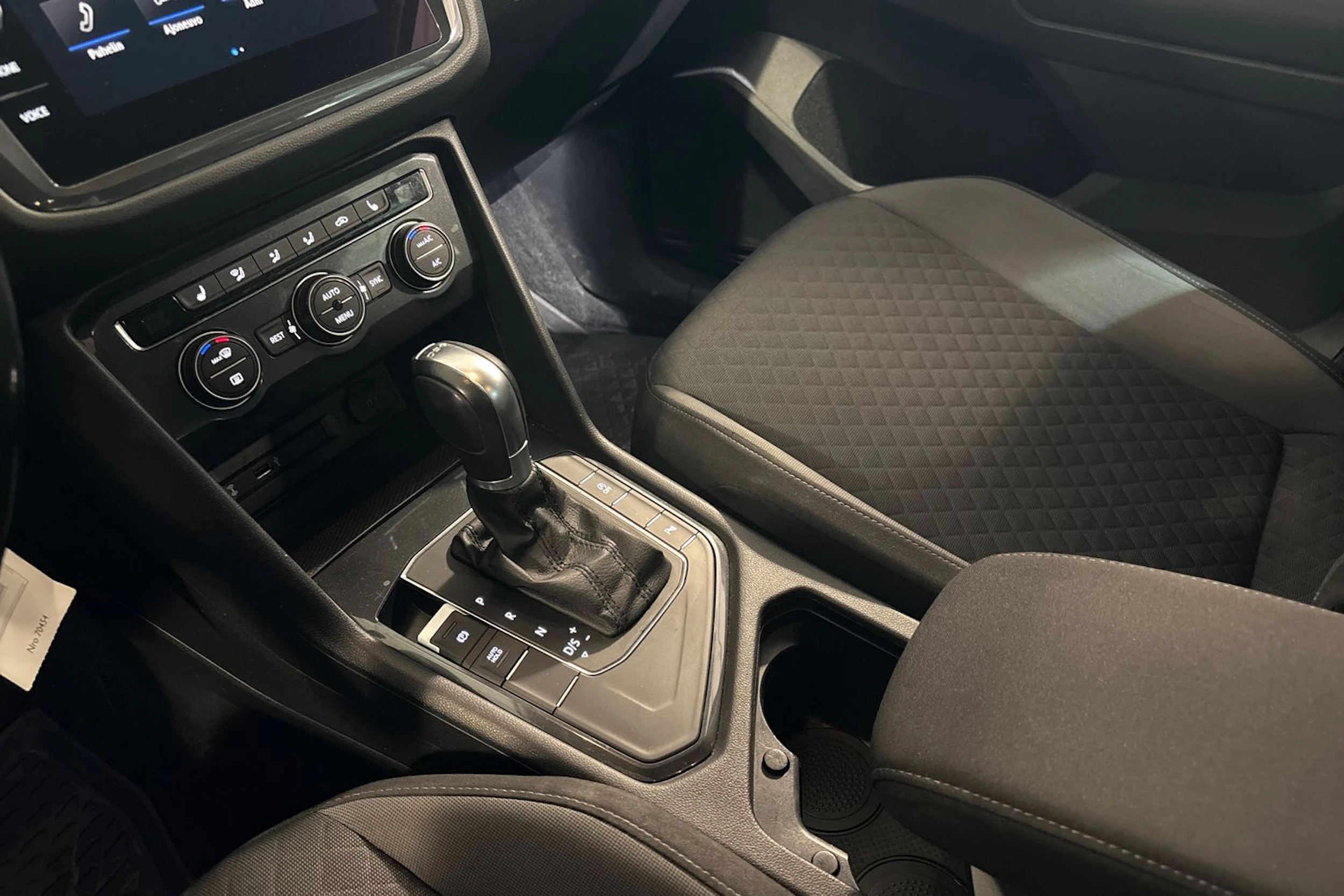 sininen Volkswagen Tiguan 2018 kuva 16.