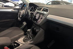 sininen Volkswagen Tiguan 2018 kuva 18.
