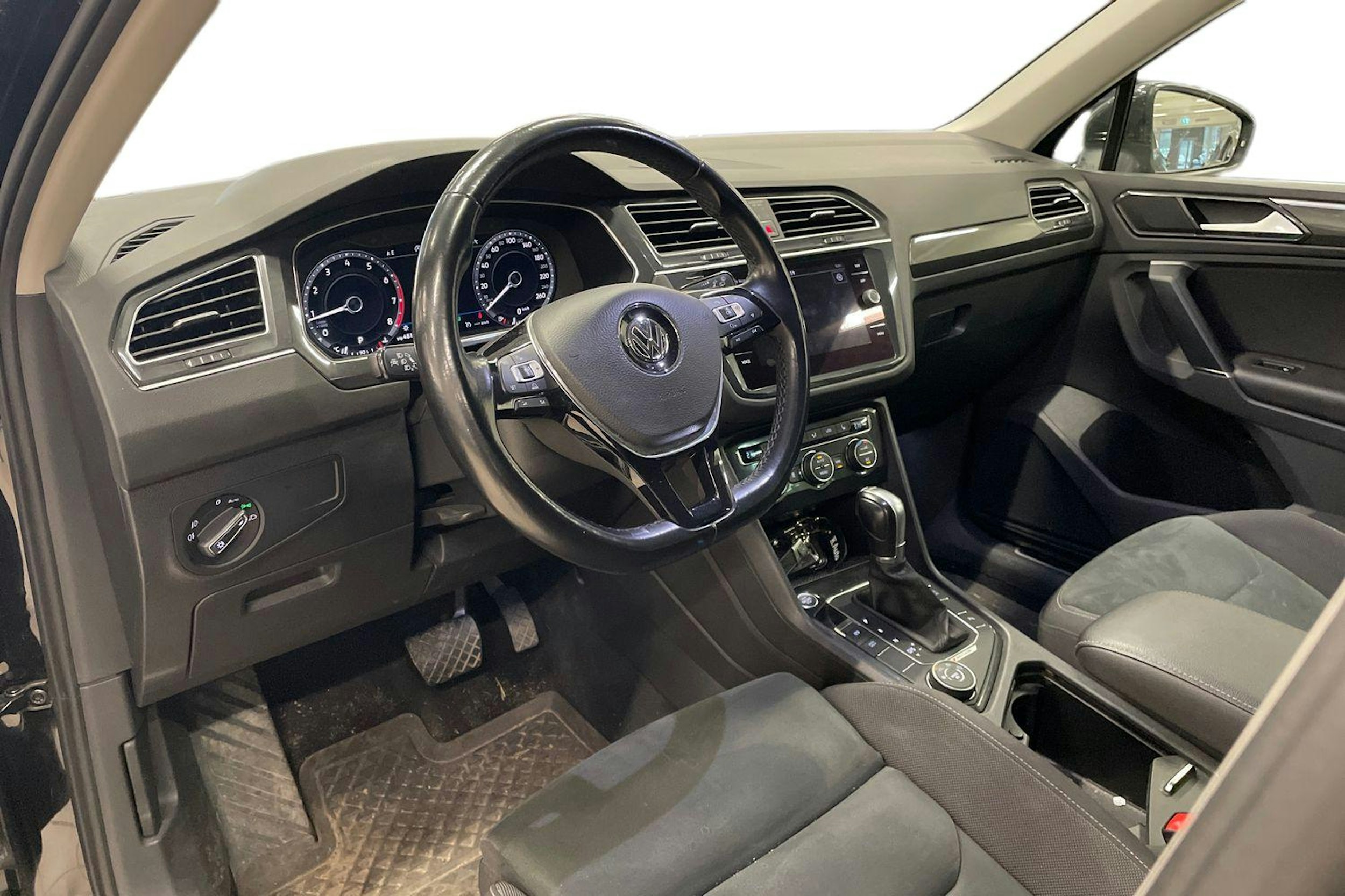 met. musta Volkswagen Tiguan 2018 kuva 3.