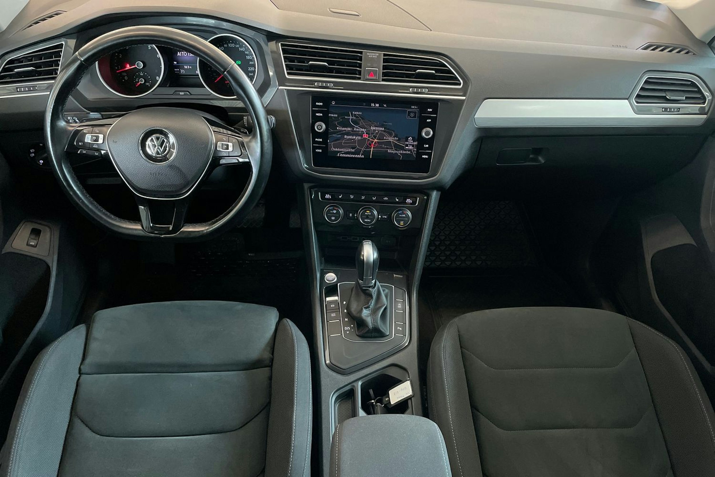 Valkoinen Volkswagen Tiguan 2018 kuva 9.