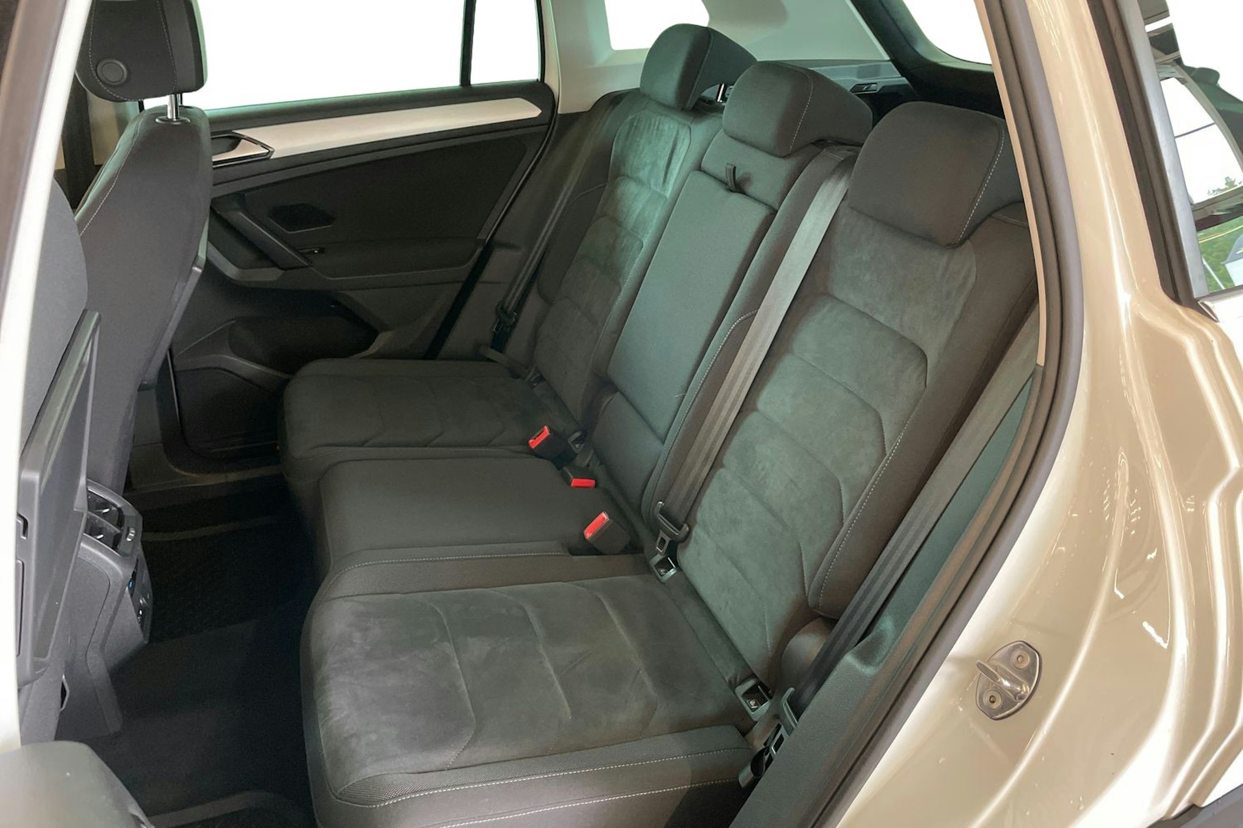 Valkoinen Volkswagen Tiguan 2018 kuva 10.
