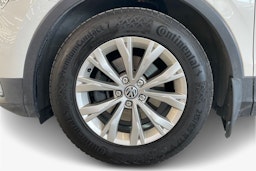 Valkoinen Volkswagen Tiguan 2018 kuva 11.