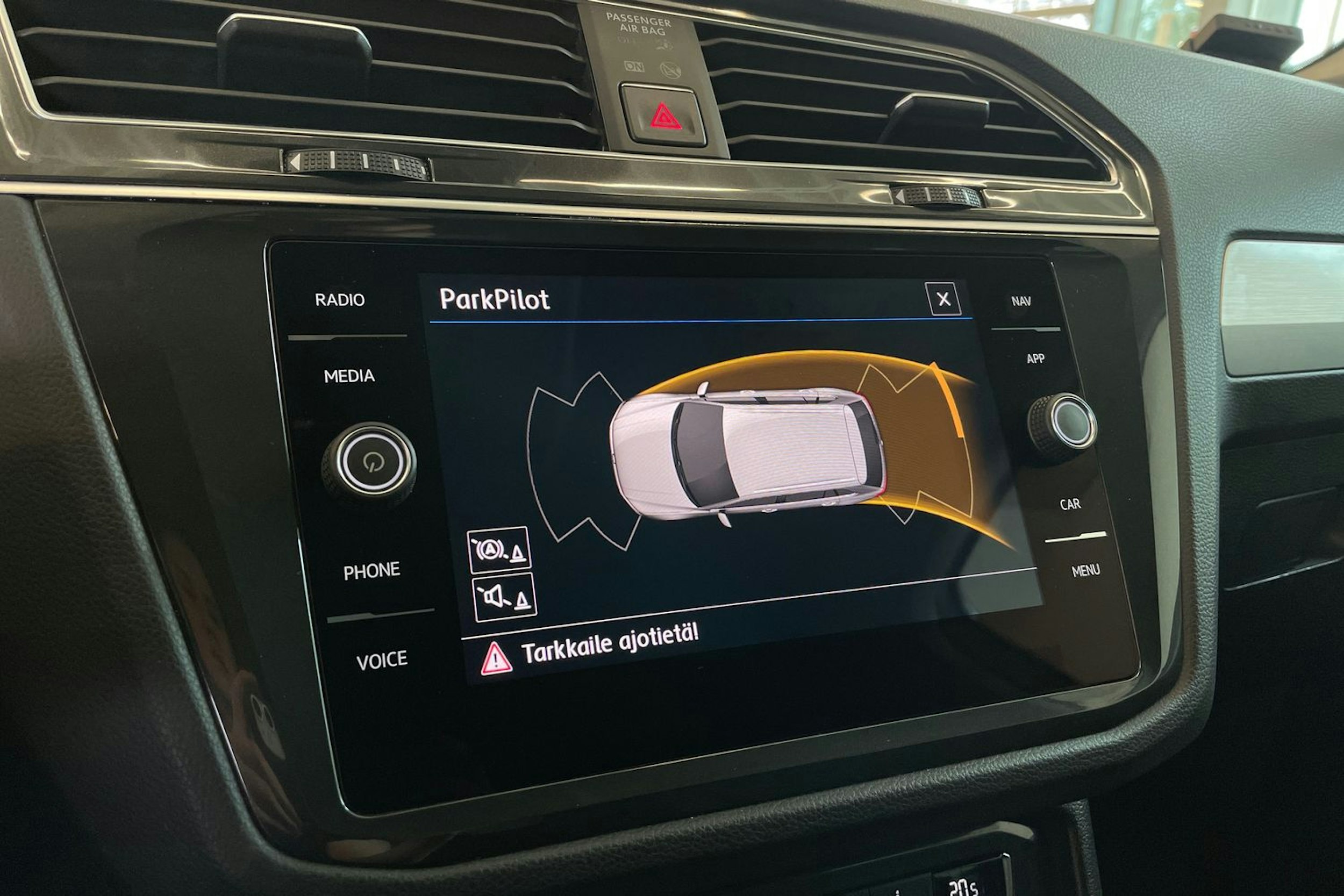 Valkoinen Volkswagen Tiguan 2018 kuva 22.