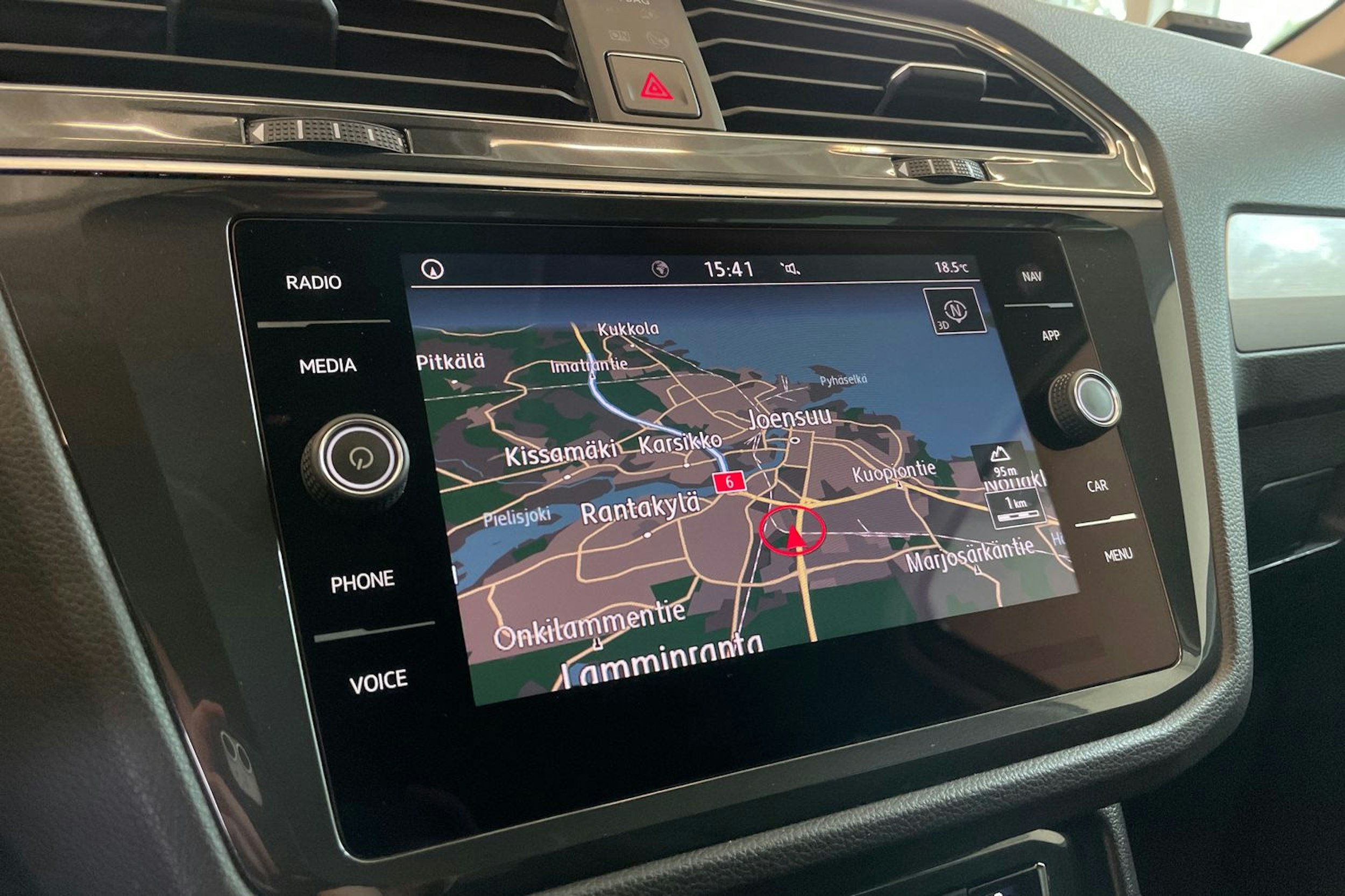 Valkoinen Volkswagen Tiguan 2018 kuva 23.