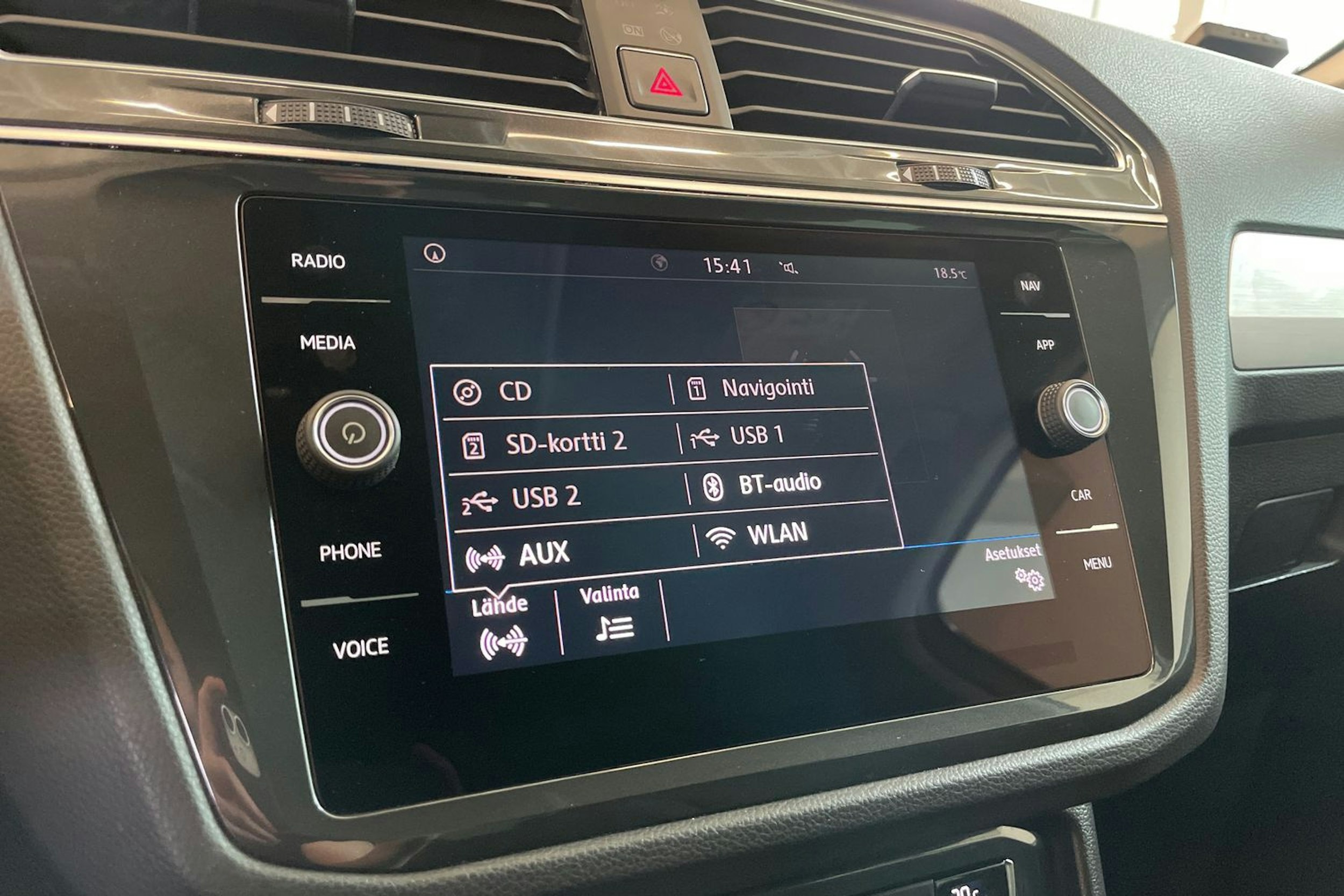 Valkoinen Volkswagen Tiguan 2018 kuva 24.