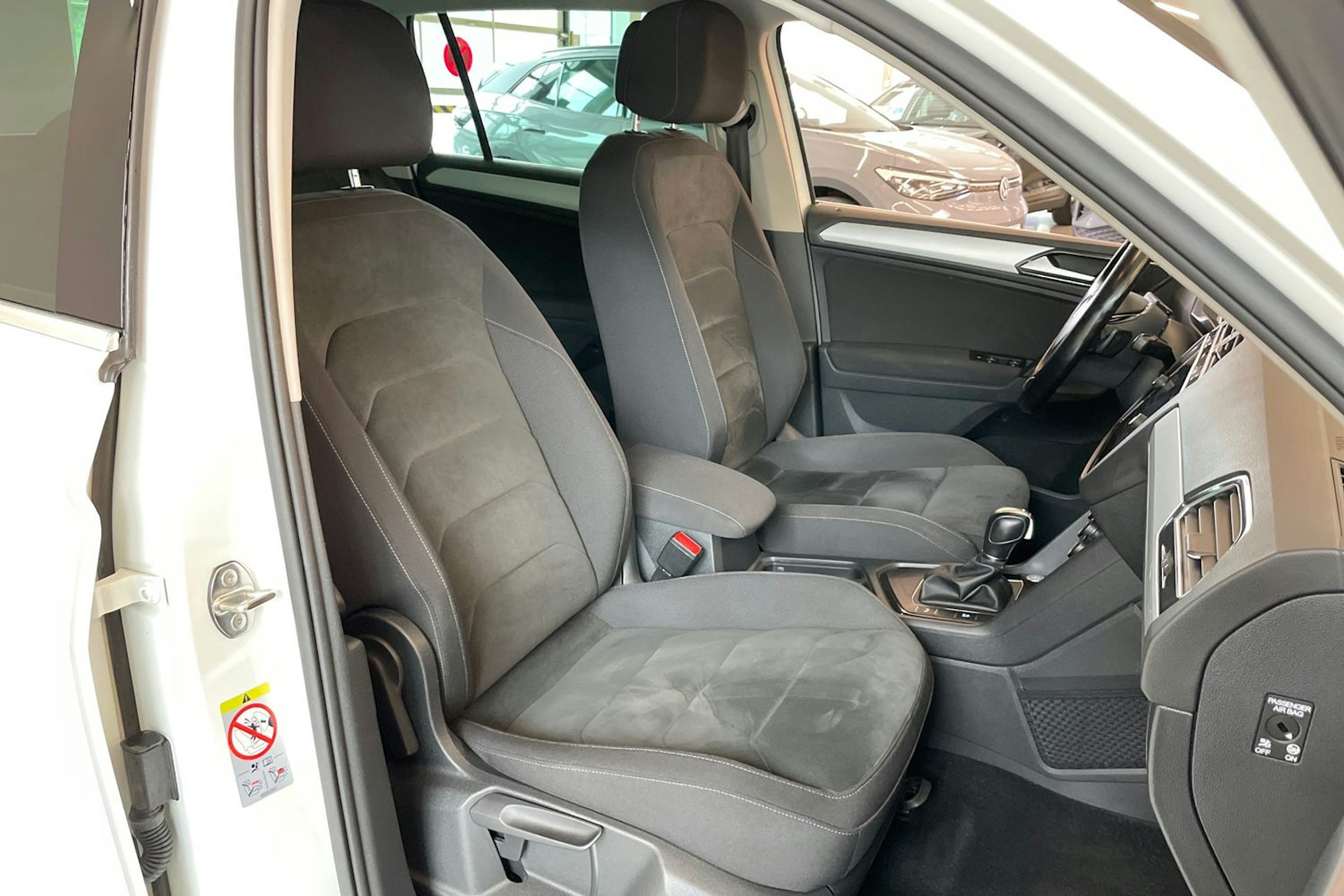Valkoinen Volkswagen Tiguan 2018 kuva 27.