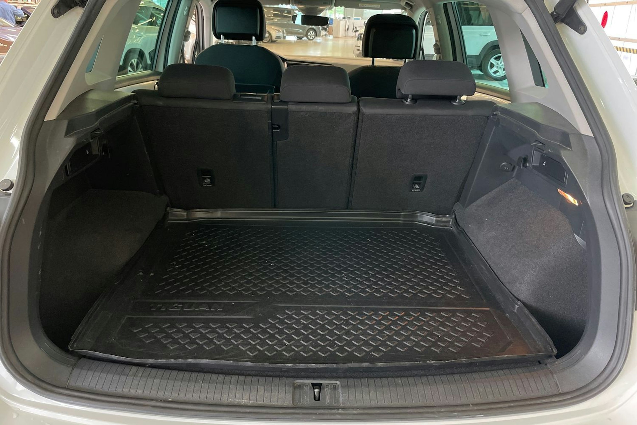 Valkoinen Volkswagen Tiguan 2018 kuva 29.