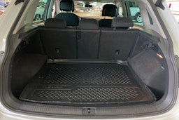 Valkoinen Volkswagen Tiguan 2018 kuva 29.