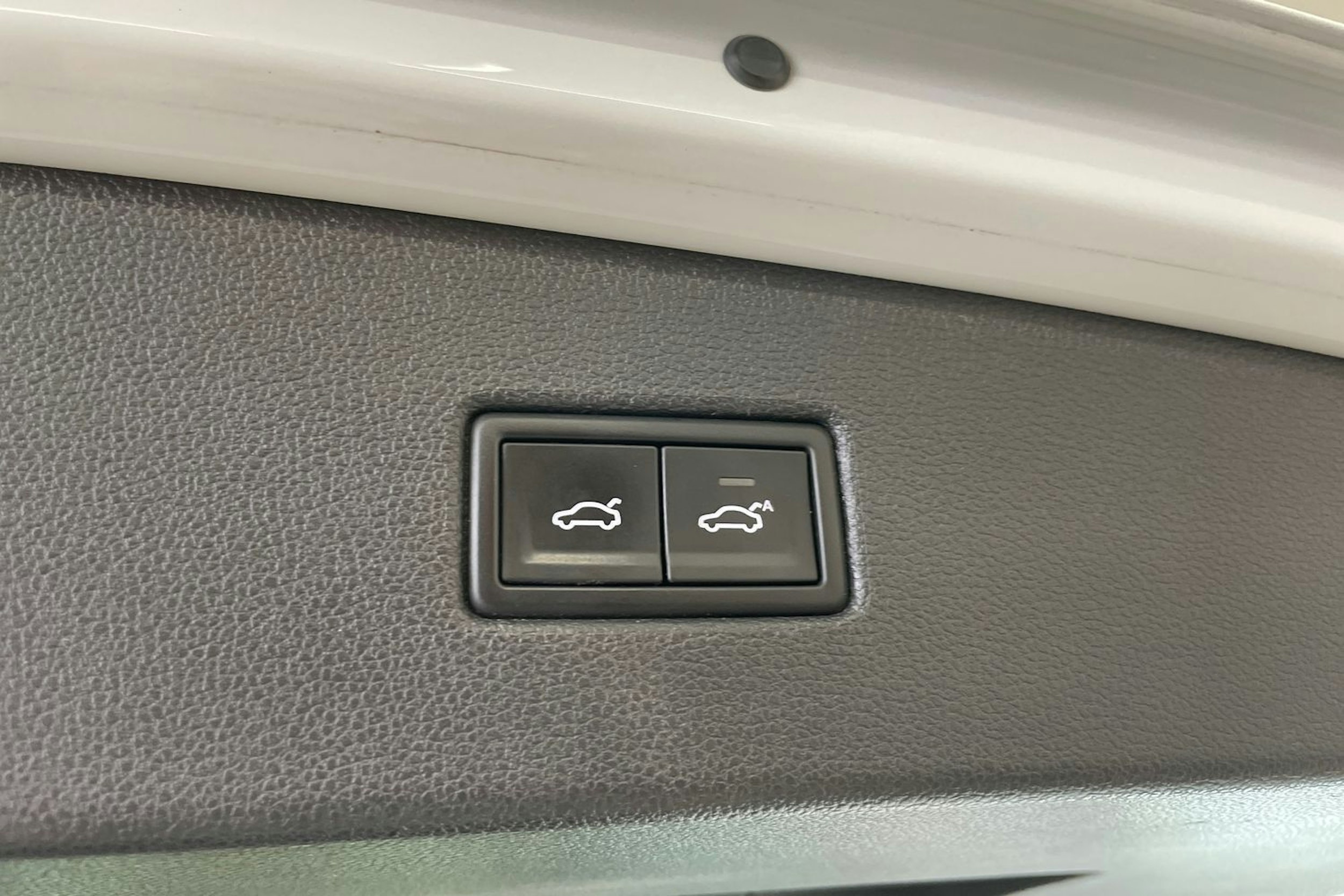 Valkoinen Volkswagen Tiguan 2018 kuva 30.