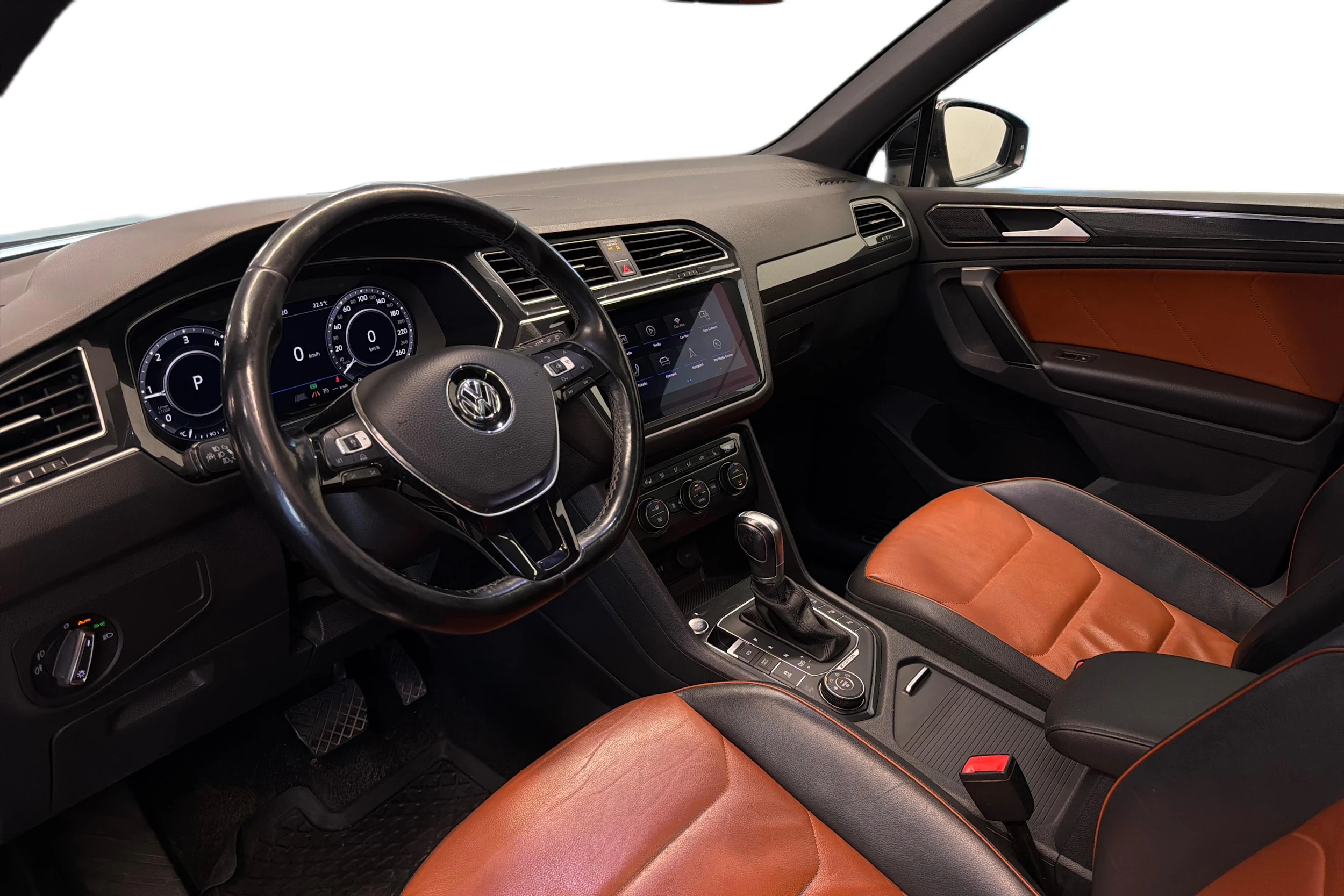 musta Volkswagen Tiguan 2018 kuva 8.