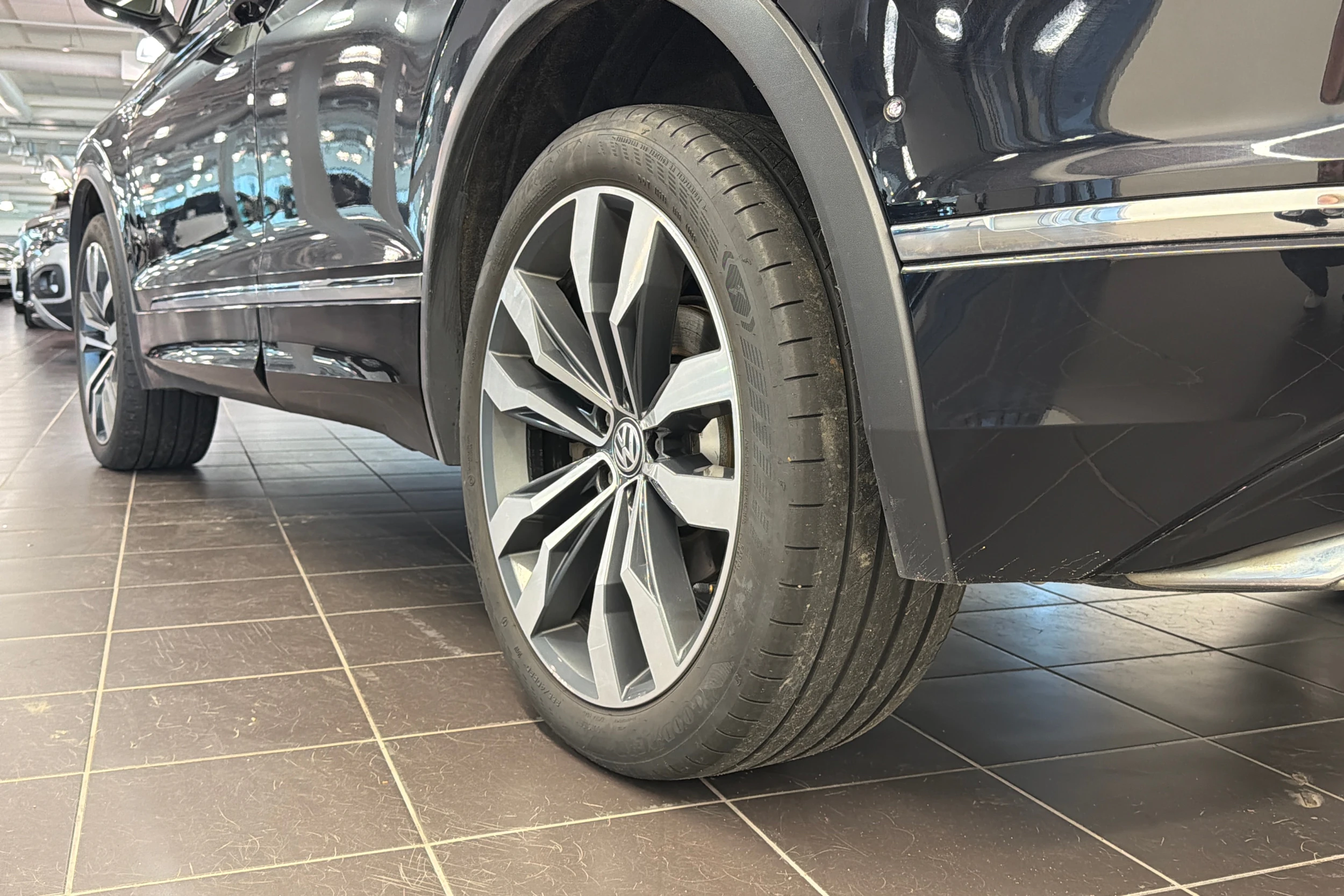 musta Volkswagen Tiguan 2018 kuva 13.