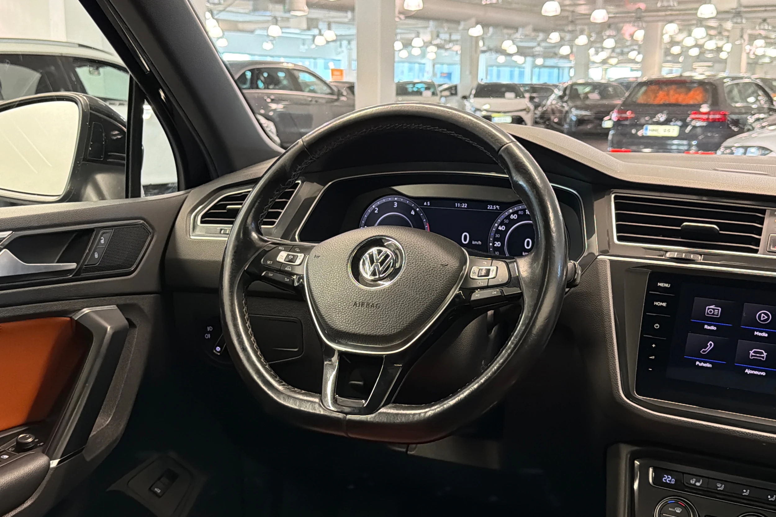 musta Volkswagen Tiguan 2018 kuva 22.