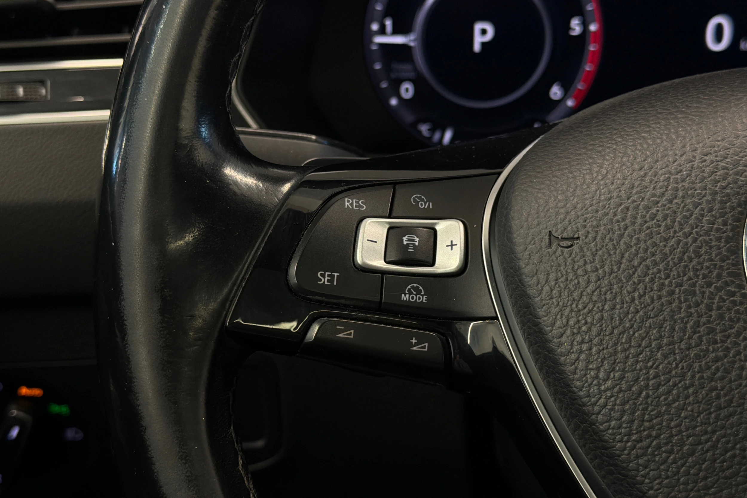 musta Volkswagen Tiguan 2018 kuva 23.