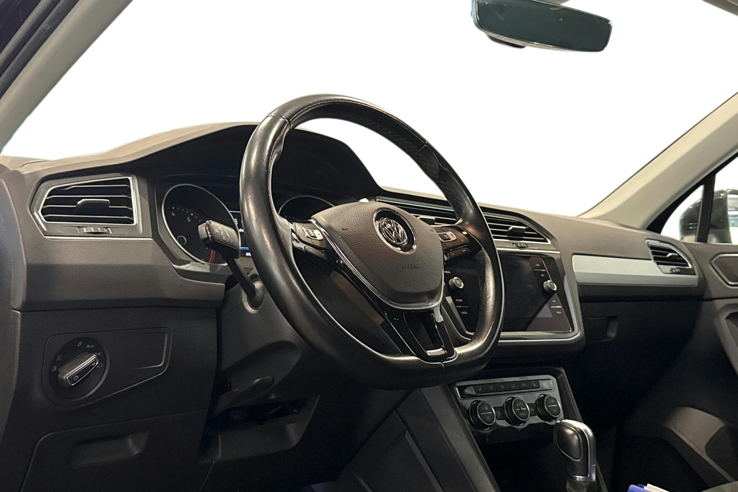 musta Volkswagen Tiguan 2018 kuva 3.